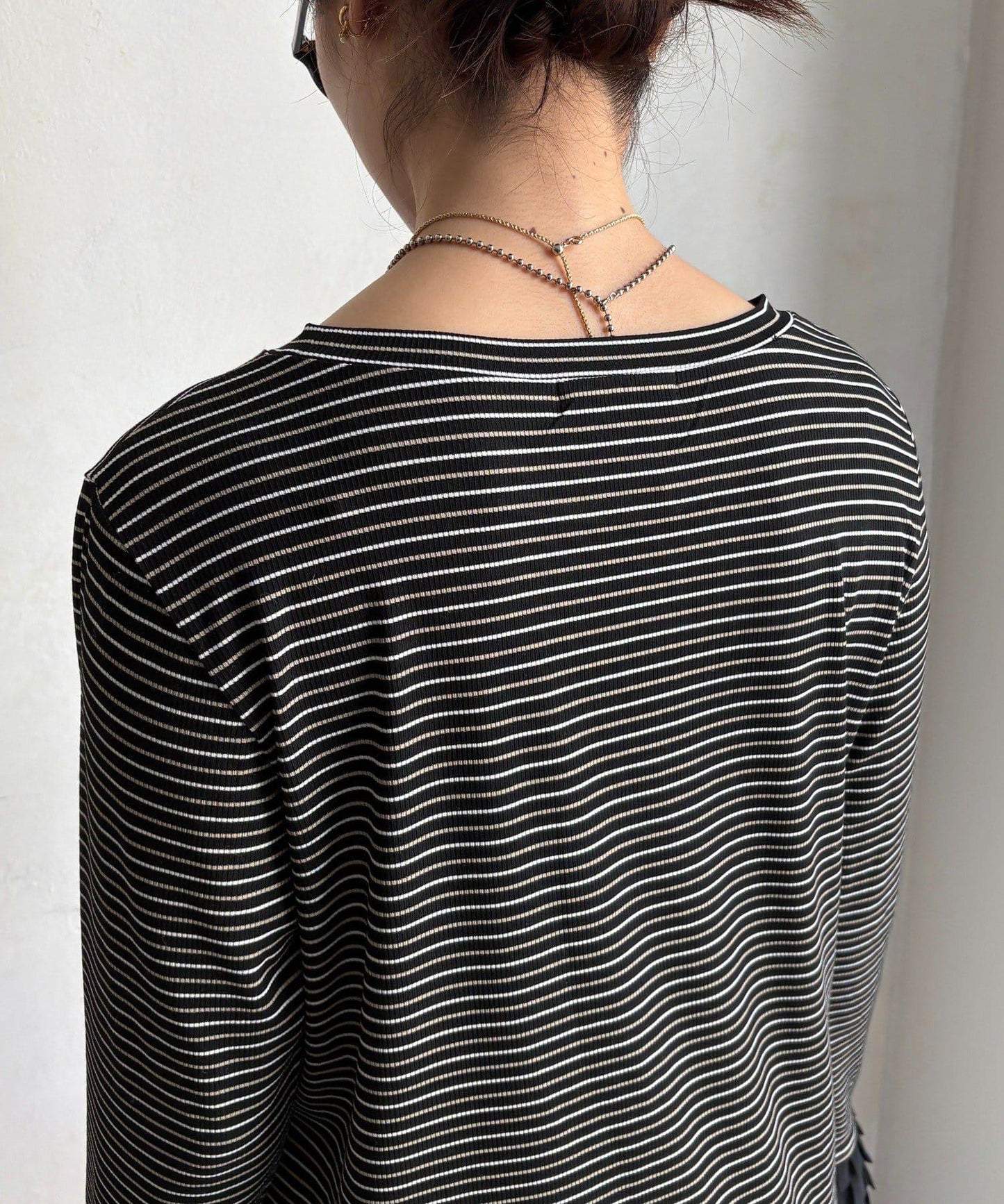 袖部荷葉邊上衣