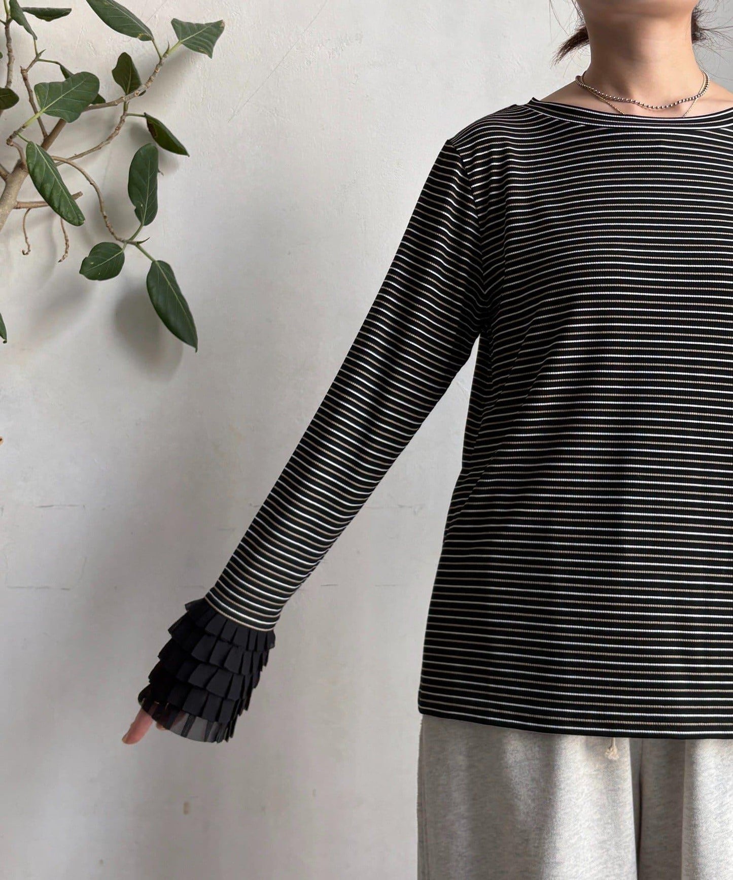 袖部荷葉邊上衣