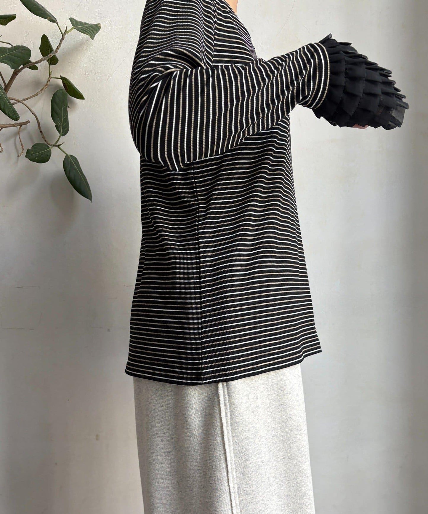 袖部荷葉邊上衣