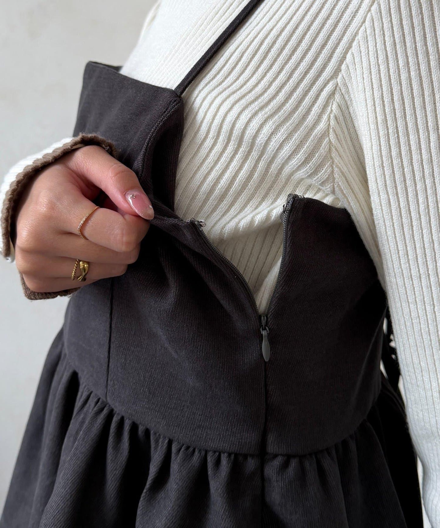 吊帶荷葉邊上衣×修身長裙