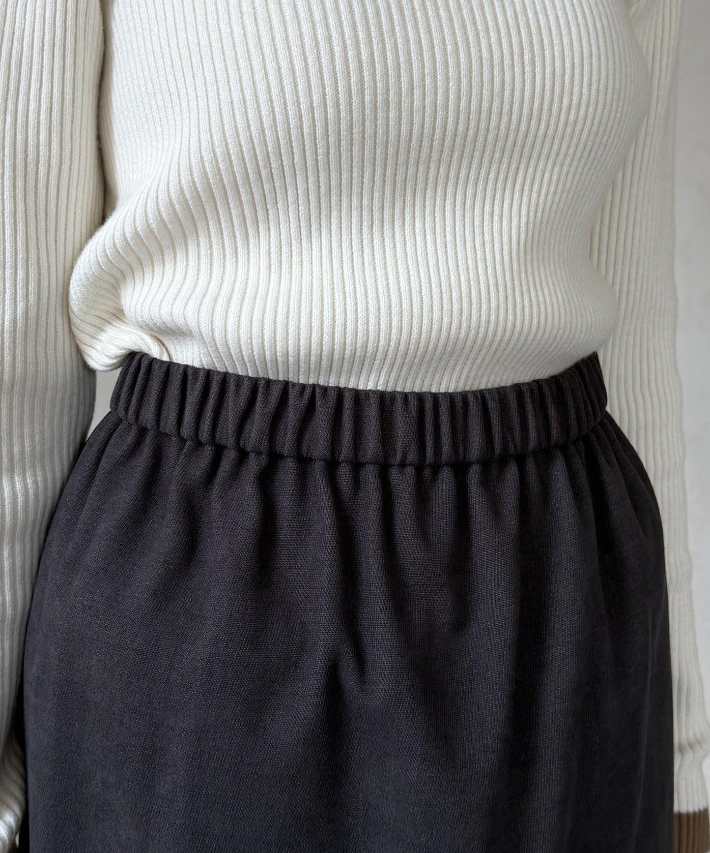 吊帶荷葉邊上衣×修身長裙