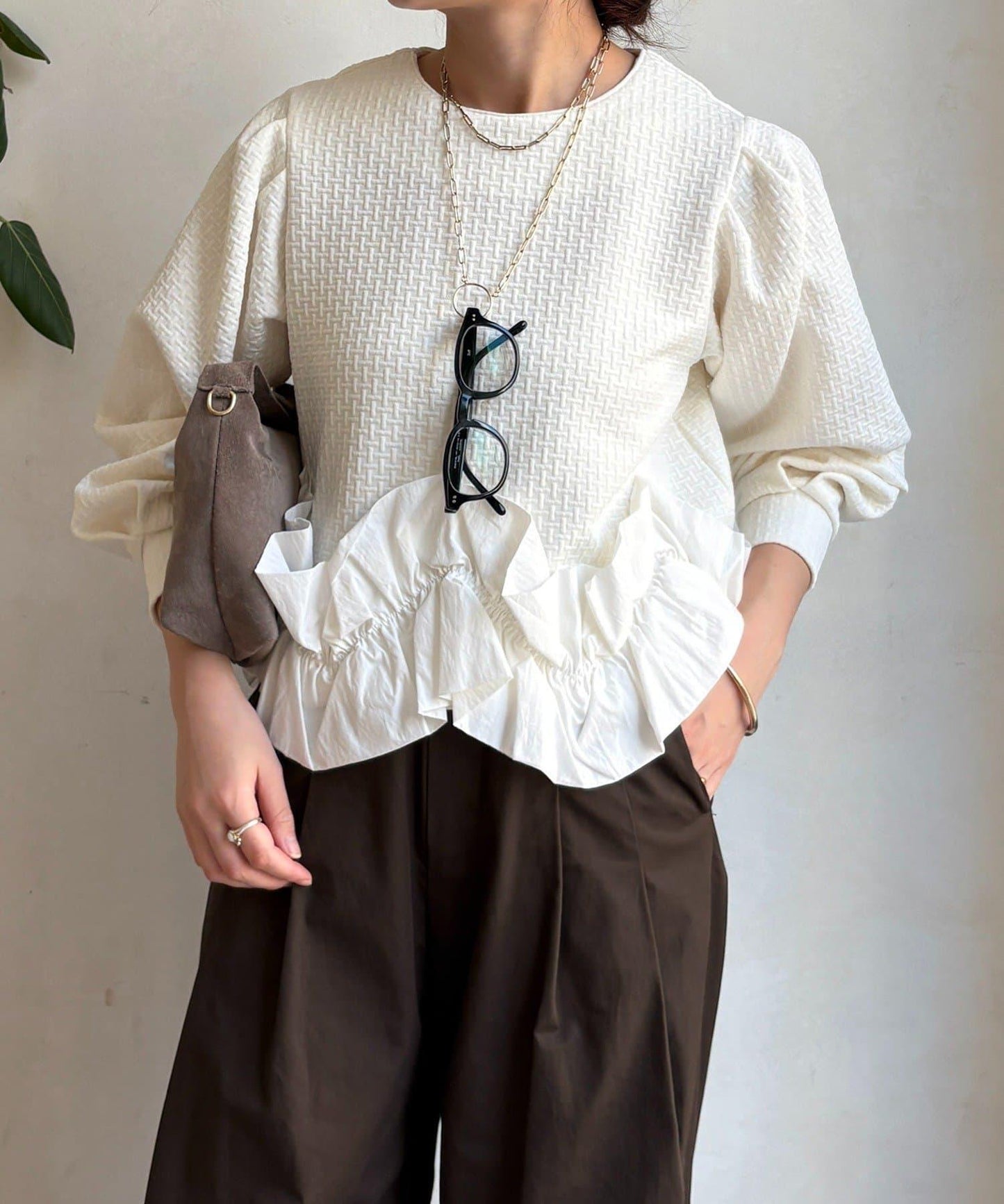 提花面料下襬荷葉邊上衣