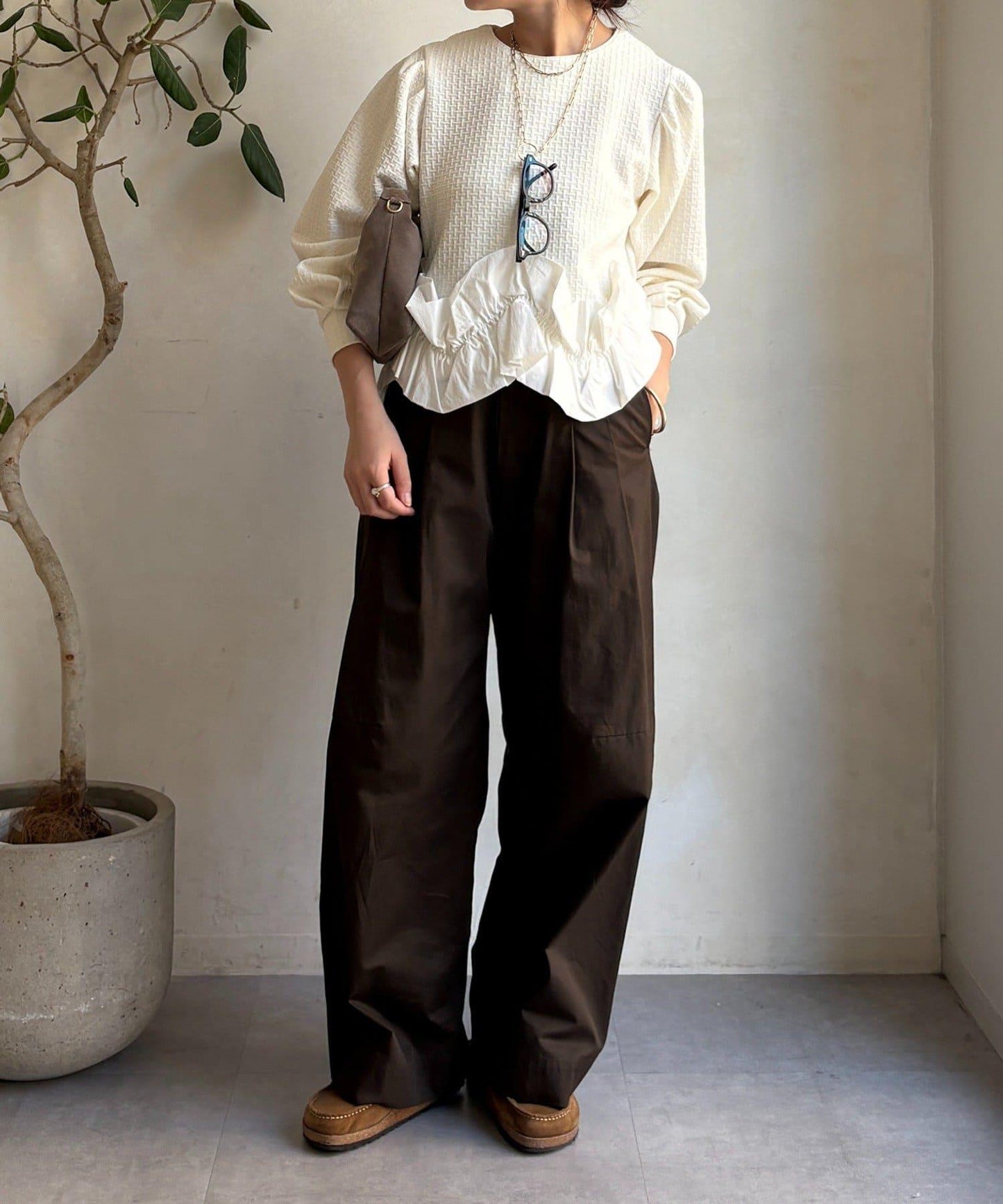 提花面料下襬荷葉邊上衣