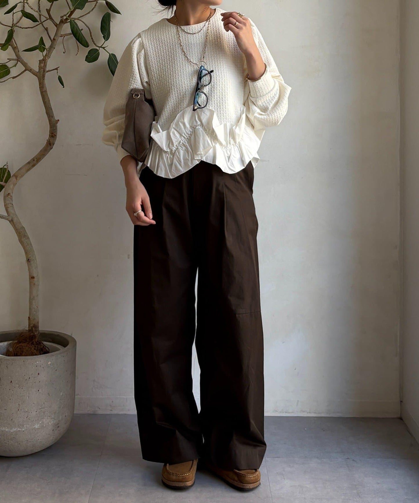 提花面料下襬荷葉邊上衣