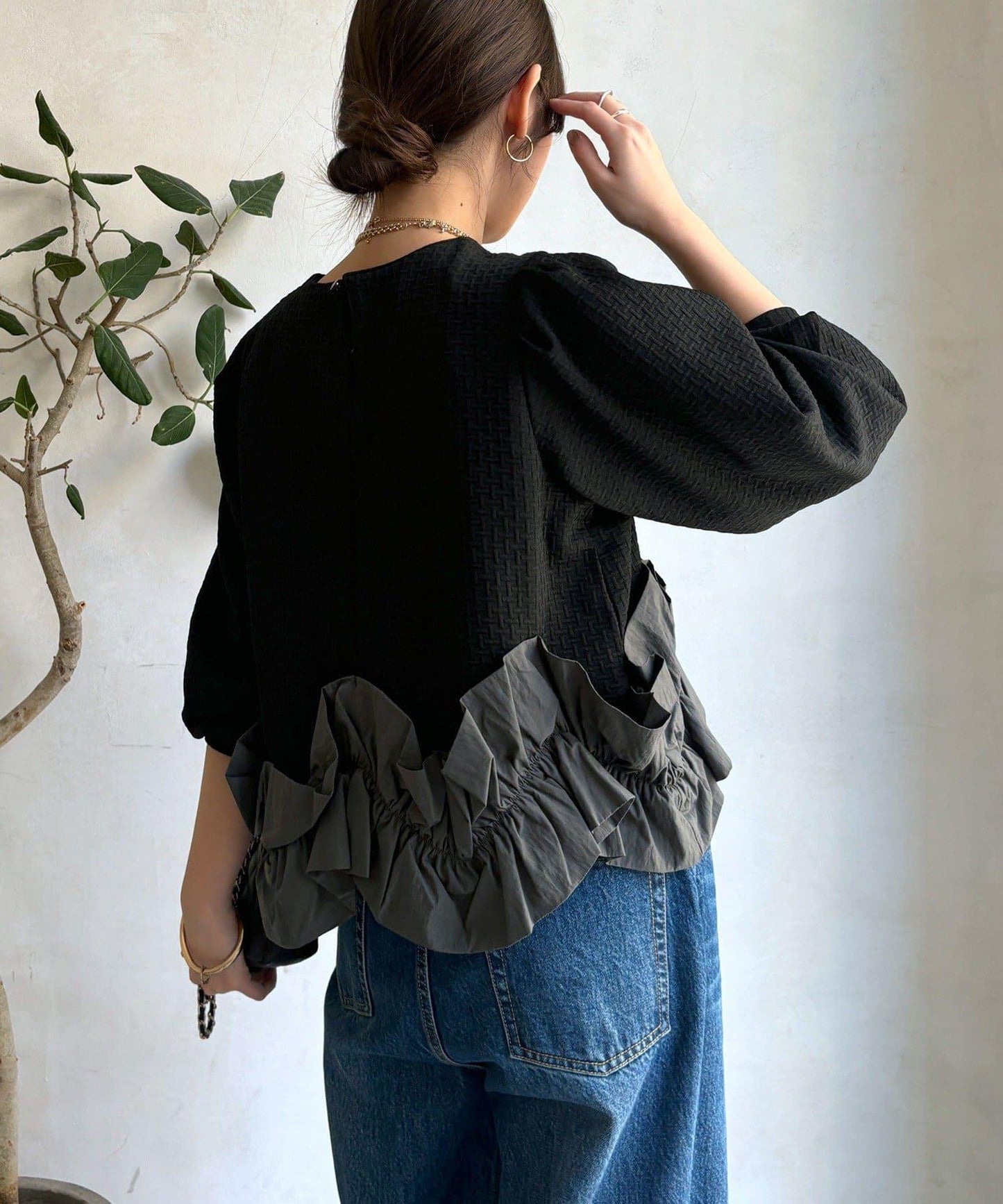 提花面料下襬荷葉邊上衣