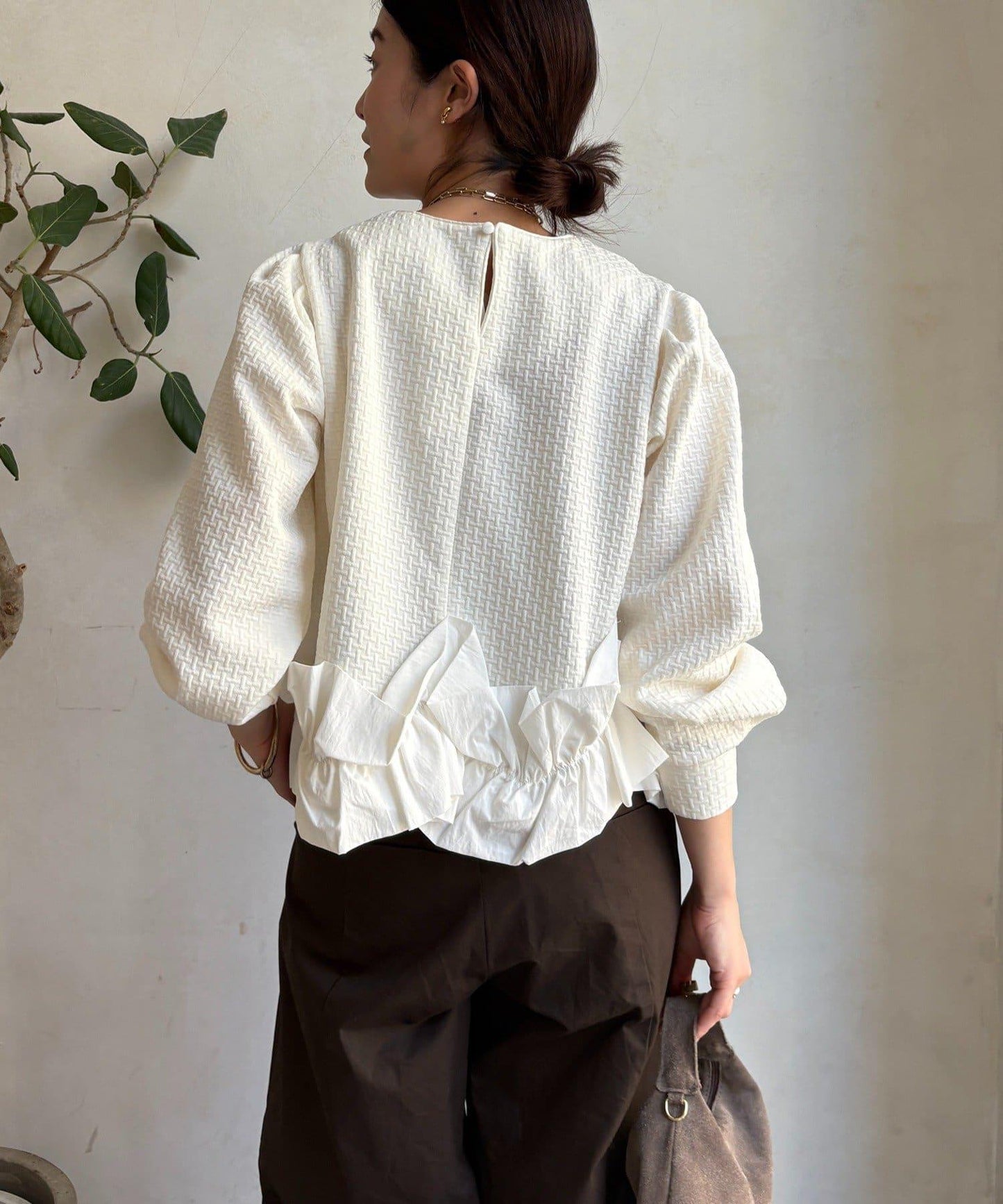 提花面料下襬荷葉邊上衣