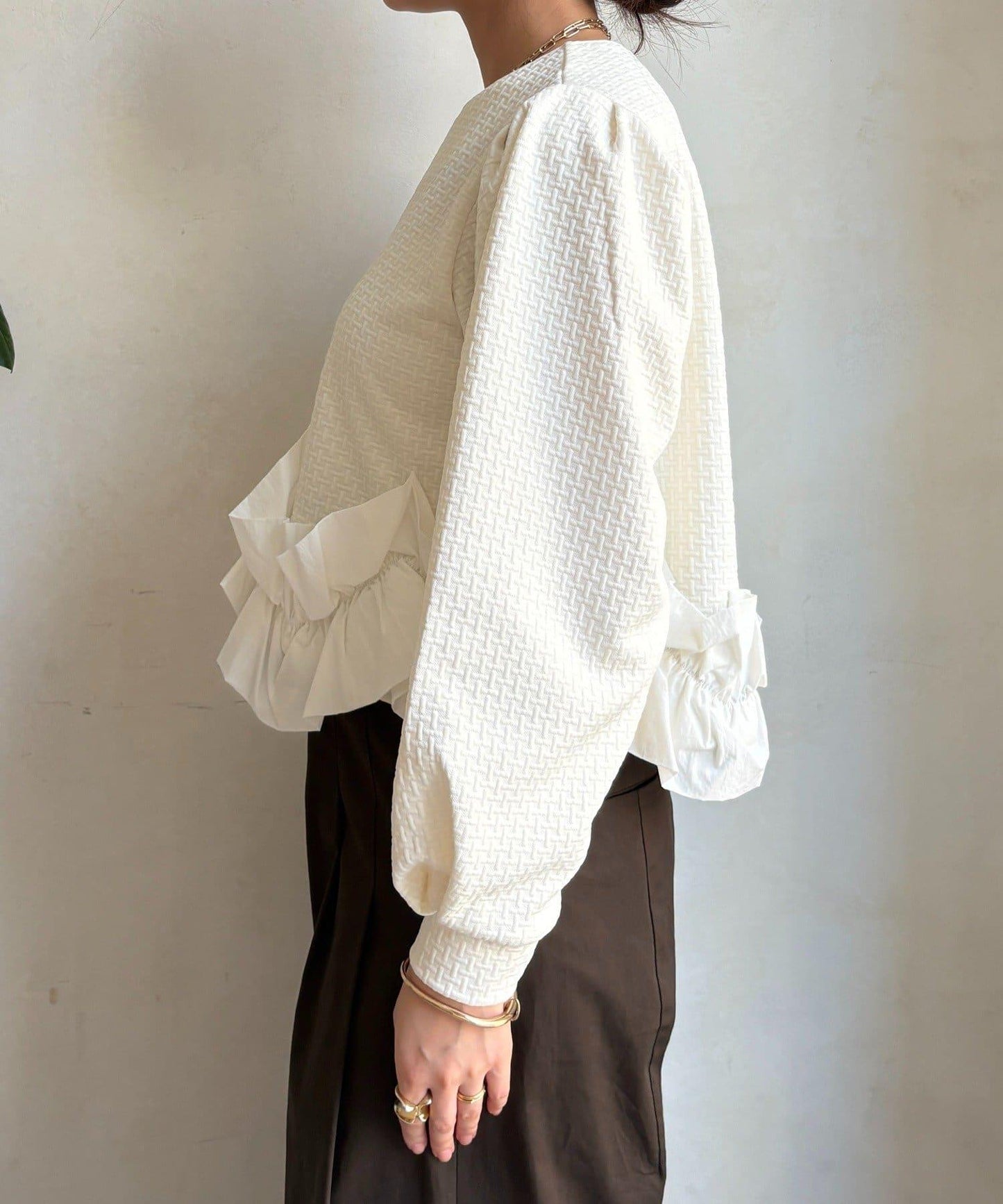 提花面料下襬荷葉邊上衣