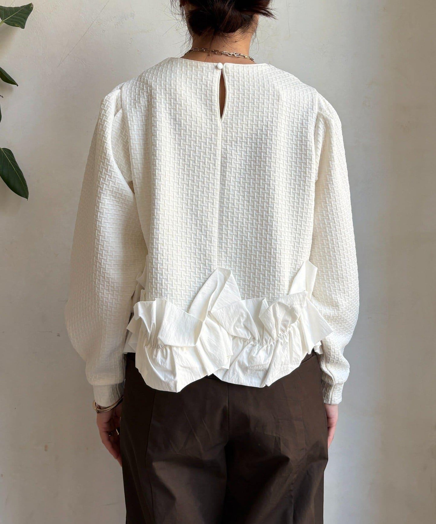 提花面料下襬荷葉邊上衣