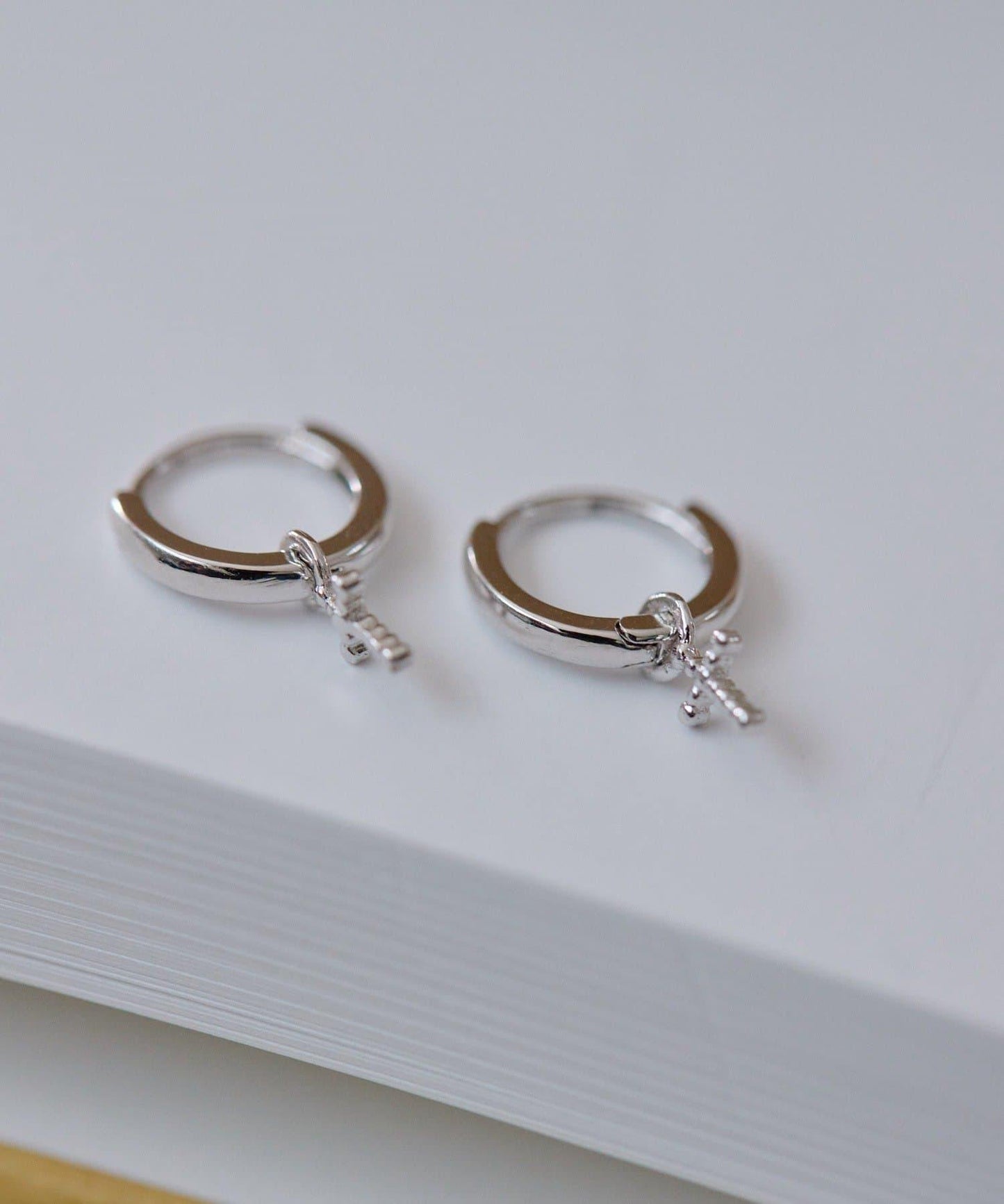 《/スターリングシルバー使用》帶擦銀布圓環耳環