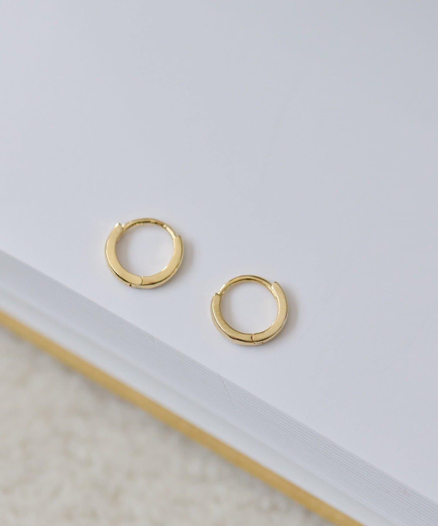 《/スターリングシルバー使用》帶擦銀布圓環耳環