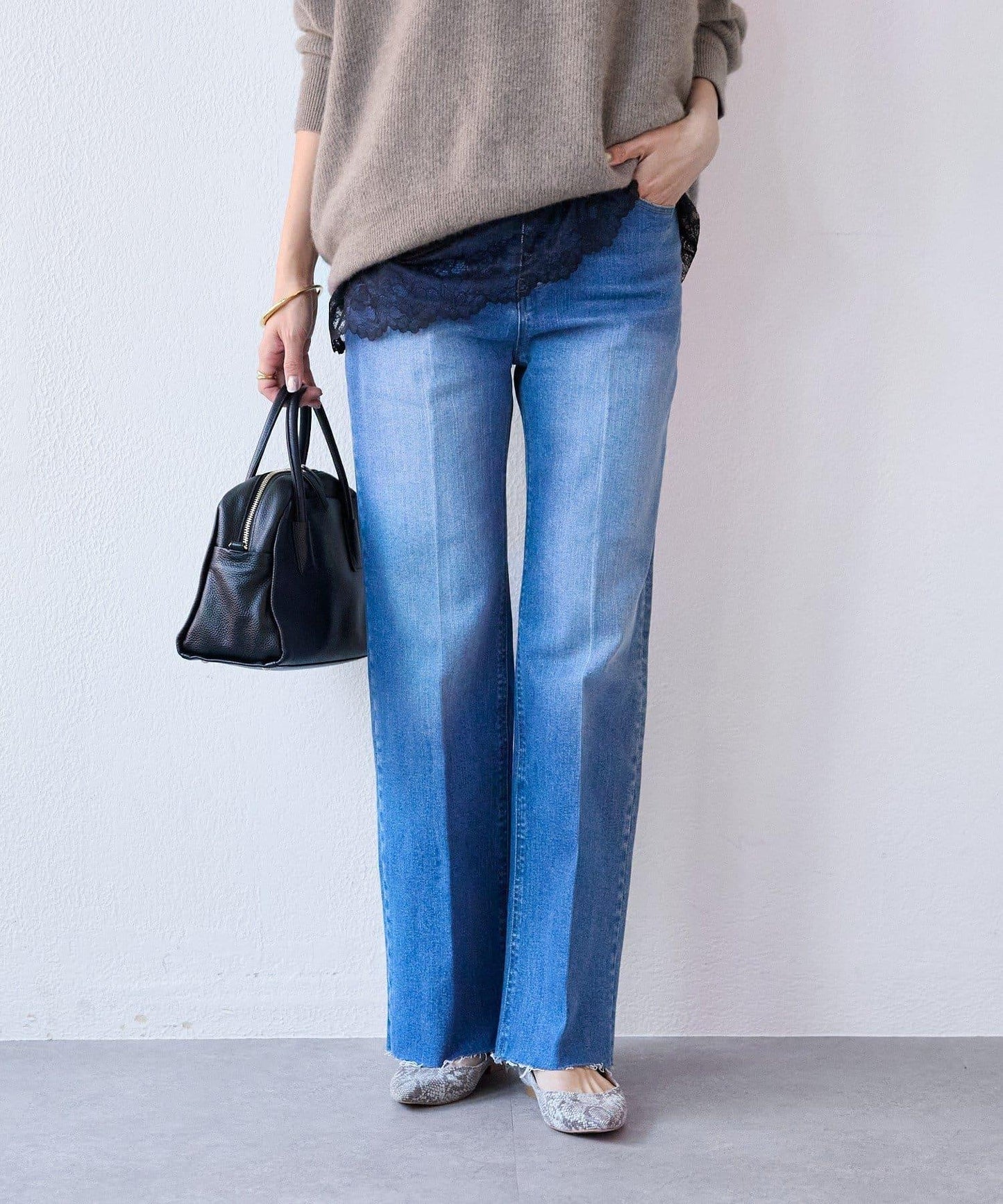 【舒適穿著感】中線壓褶牛仔褲