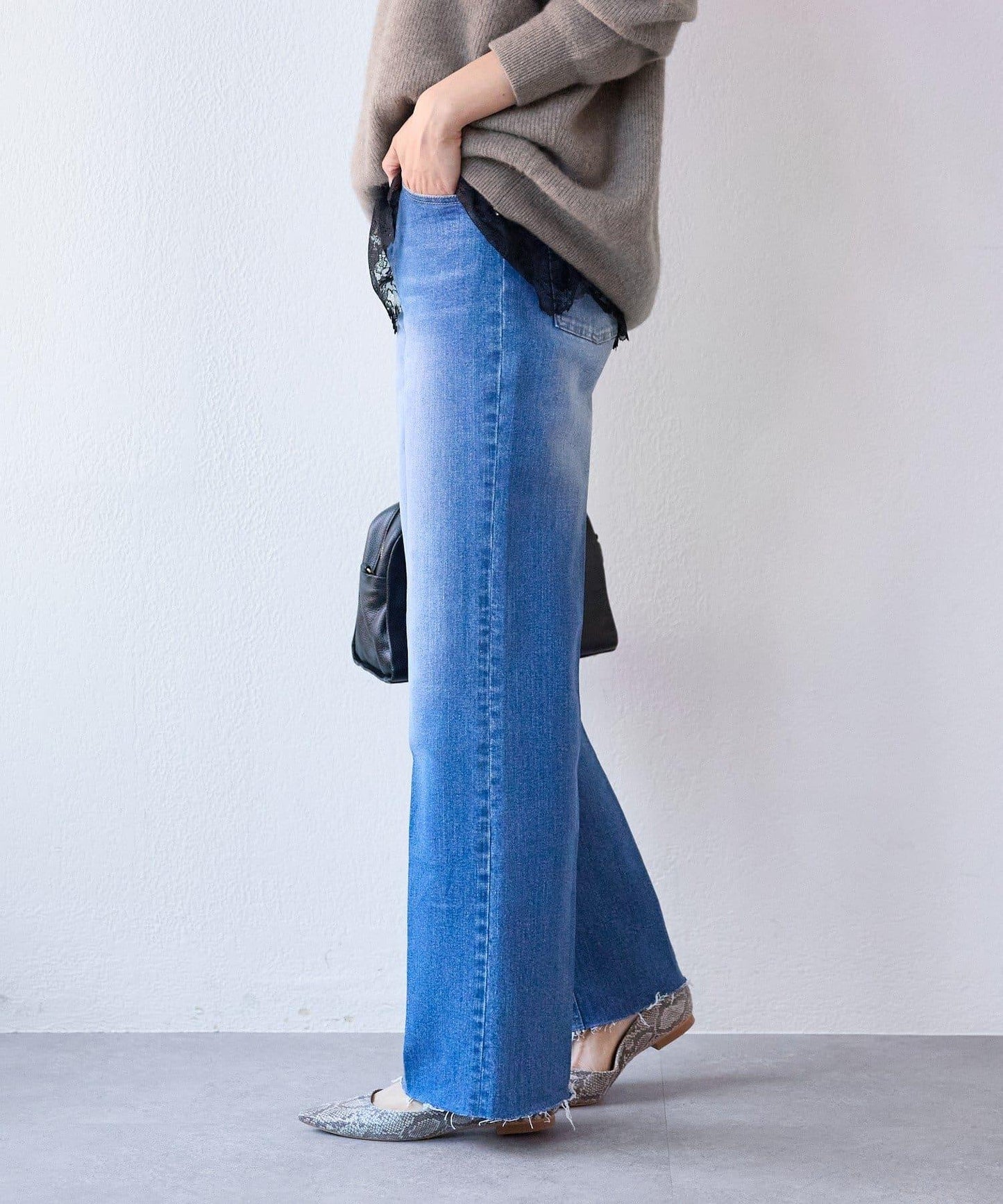 【舒適穿著感】中線壓褶牛仔褲