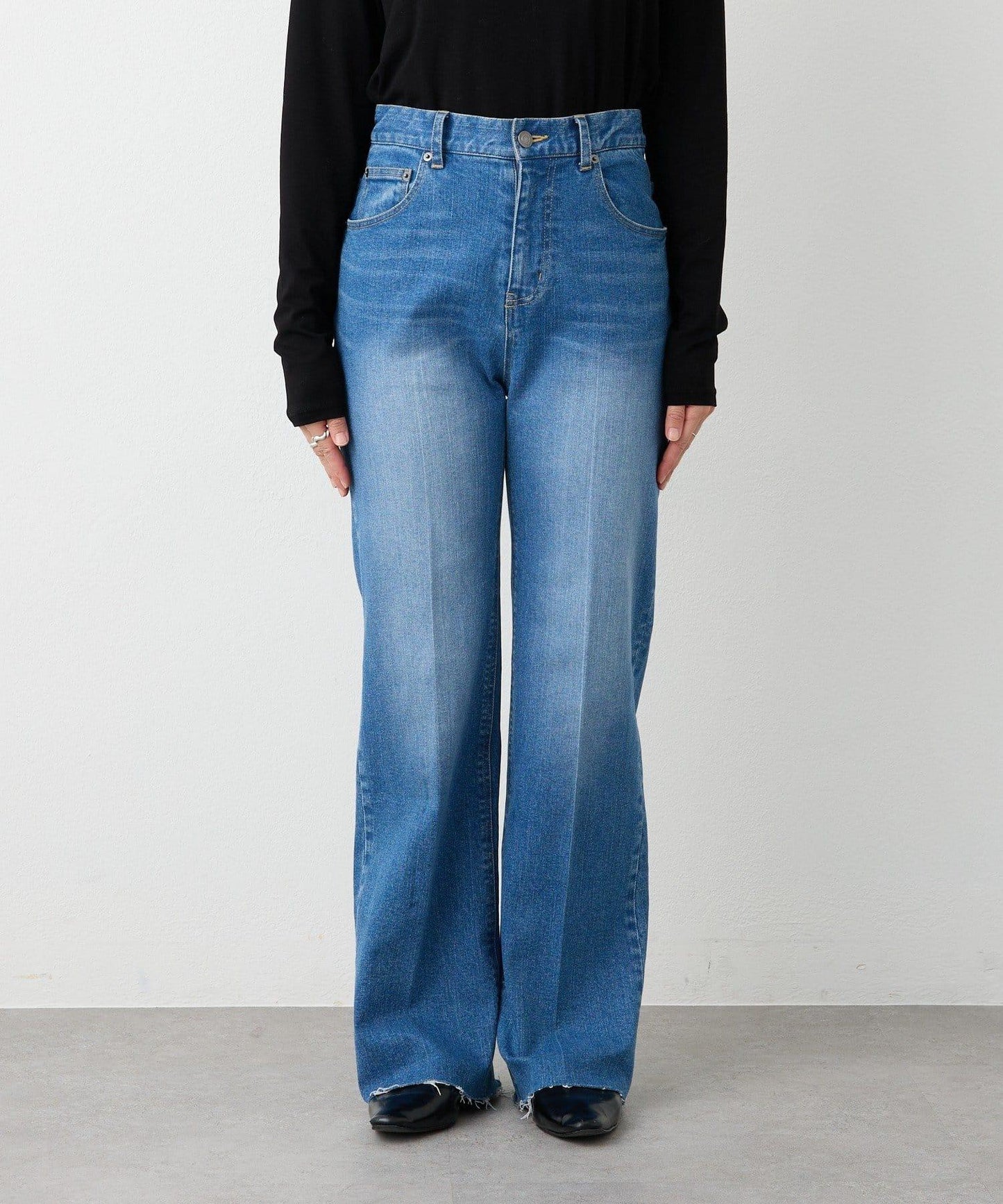 【舒適穿著感】中線壓褶牛仔褲