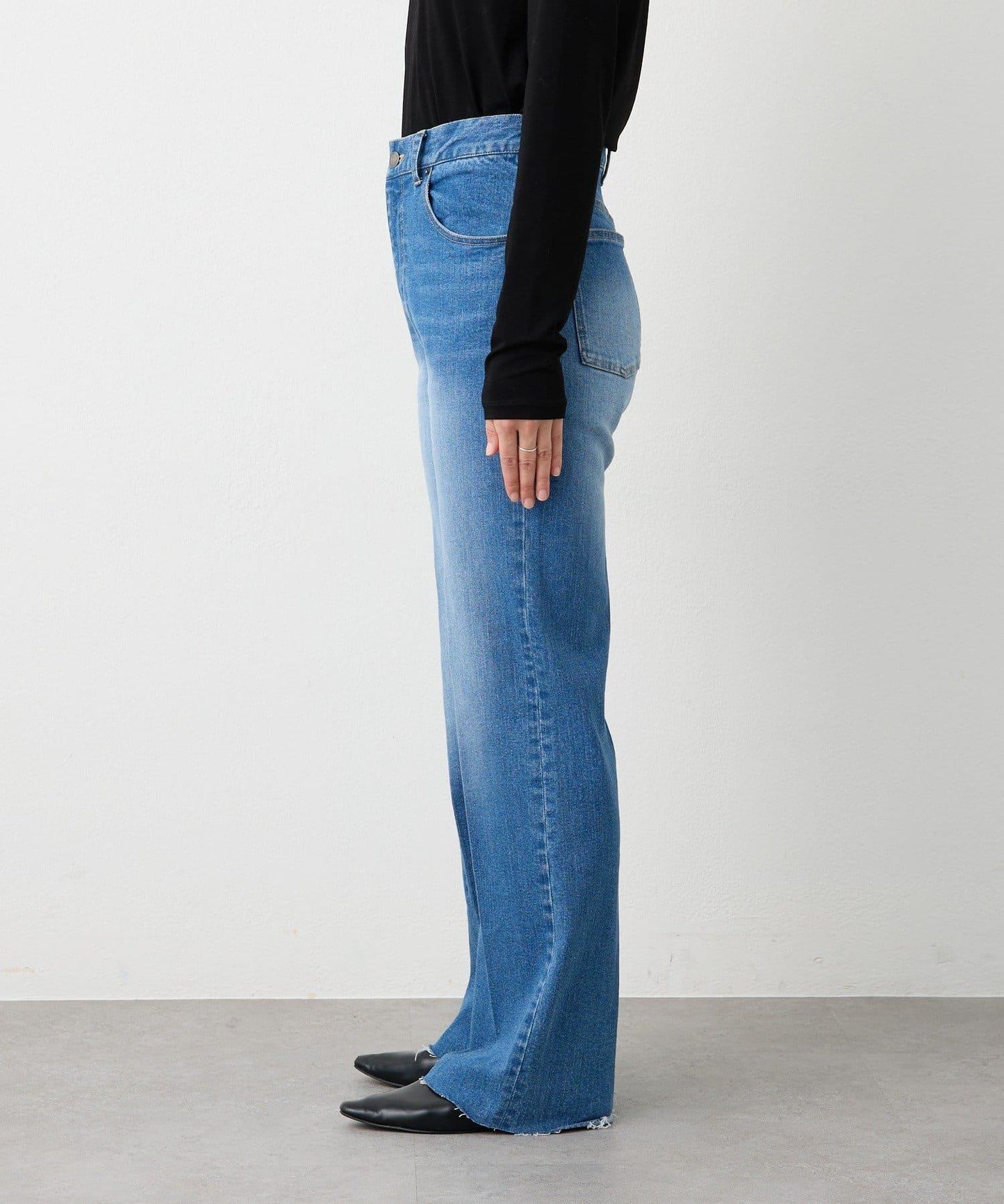 【舒適穿著感】中線壓褶牛仔褲