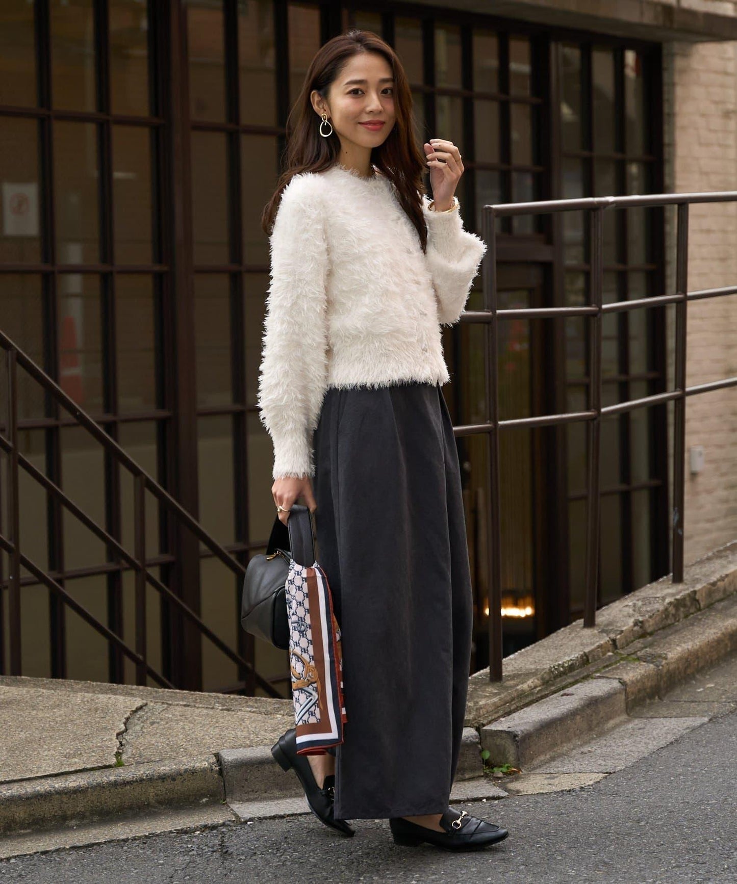 大人女性風格軟質長毛清透紐扣開衫