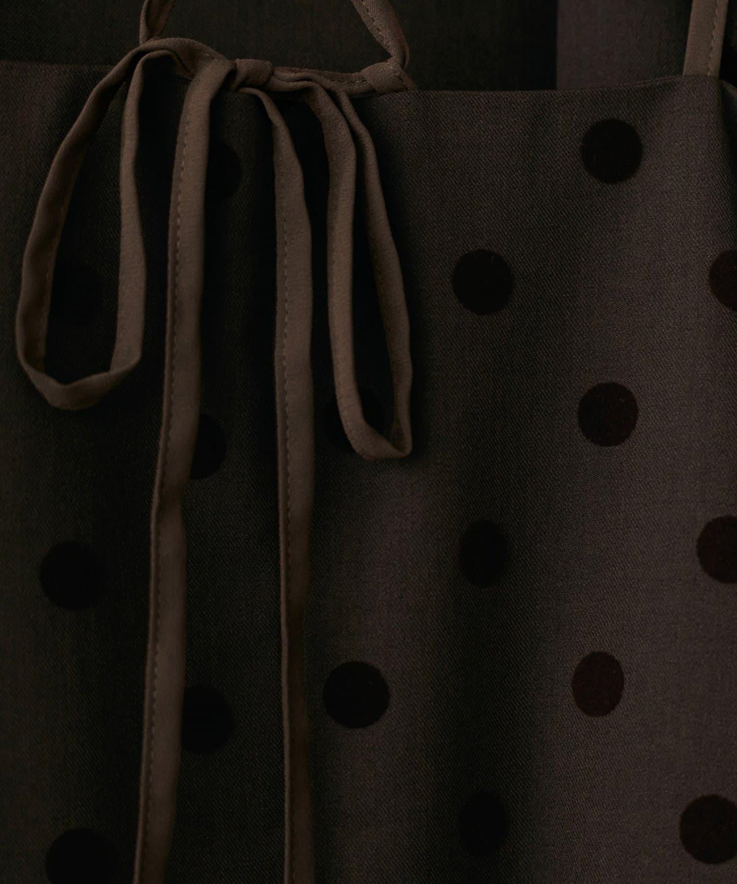 【LARUTA】斜紋植絨波點吊帶連衣裙