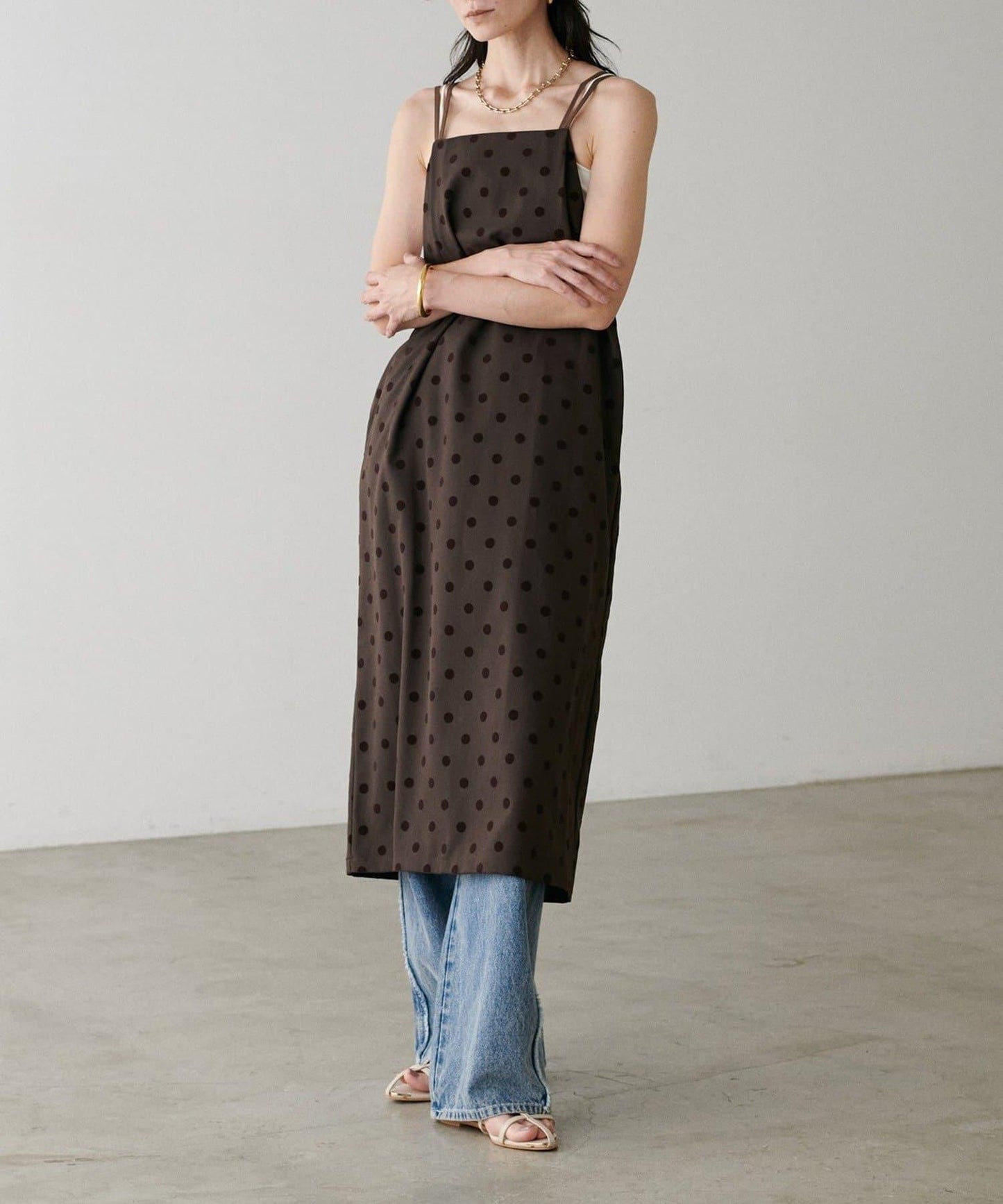 【LARUTA】斜紋植絨波點吊帶連衣裙