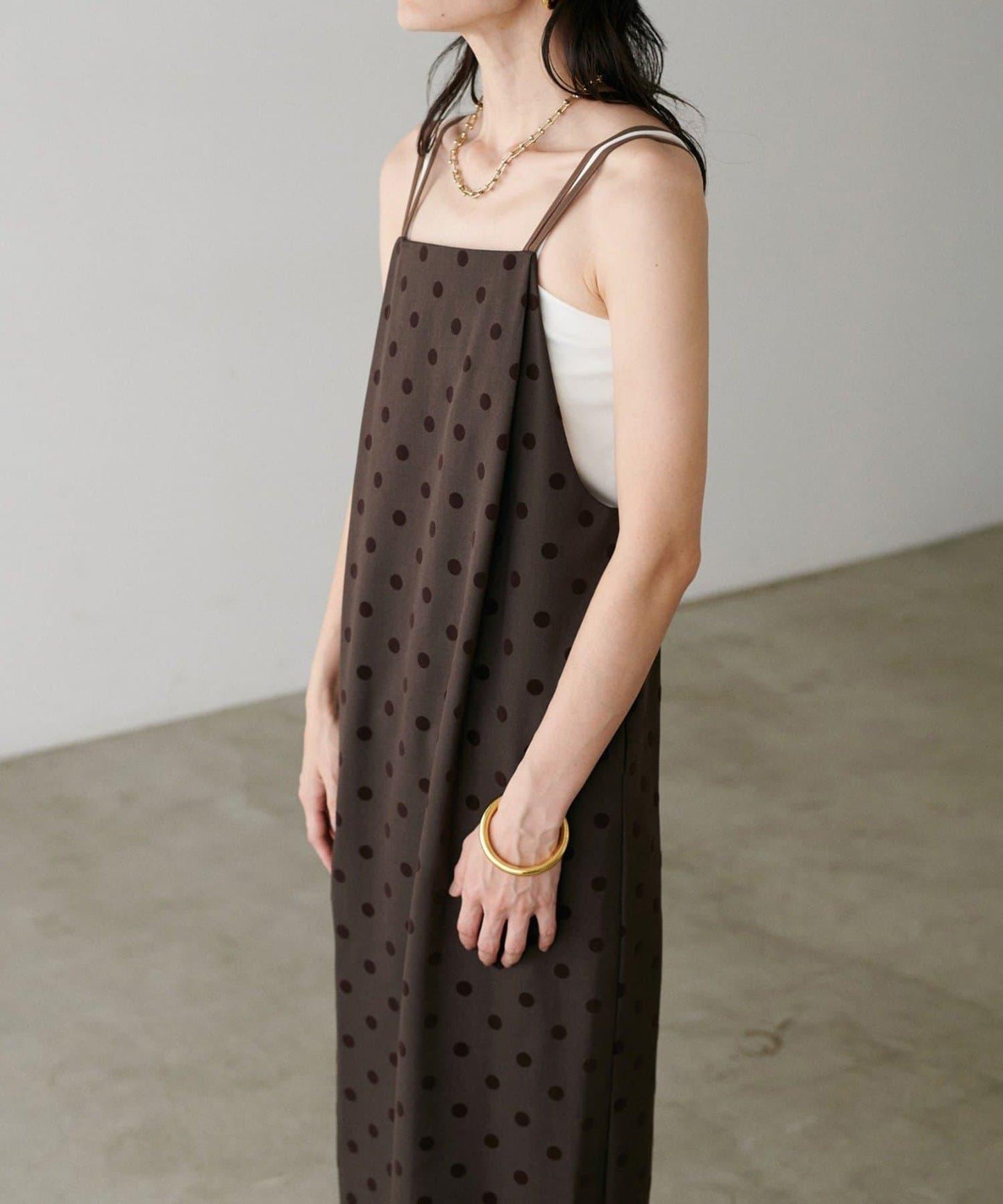 【LARUTA】斜紋植絨波點吊帶連衣裙