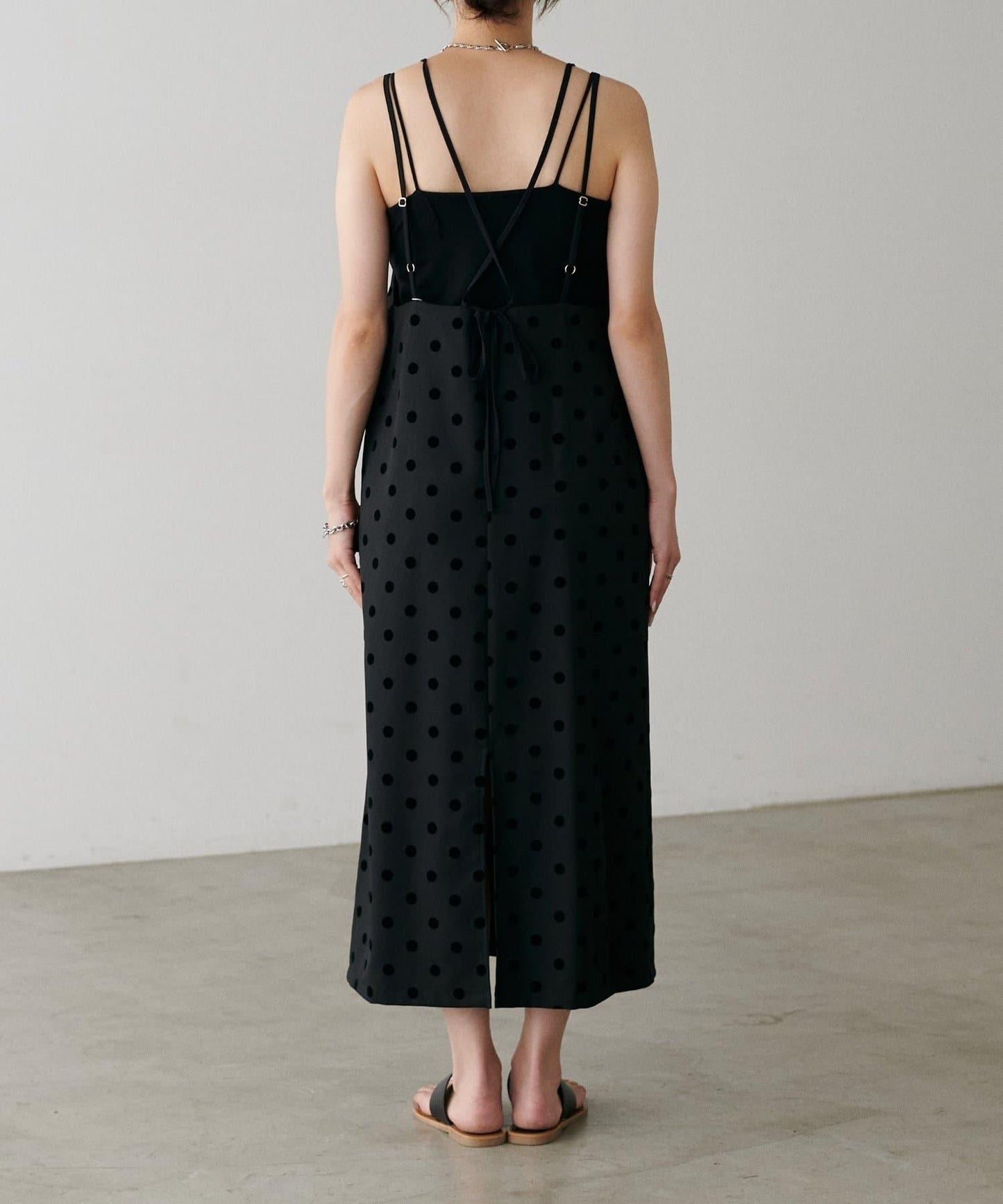 【LARUTA】斜紋植絨波點吊帶連衣裙