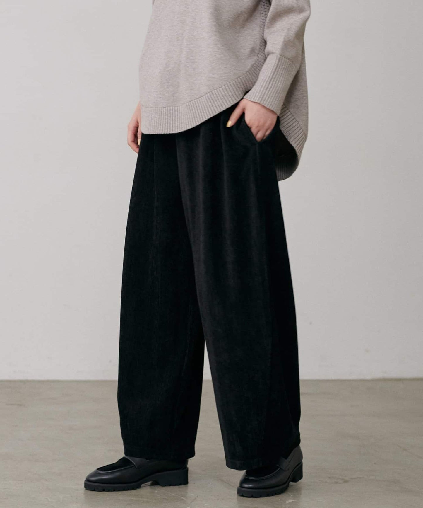 仿天鵝絨人字紋彎曲褲