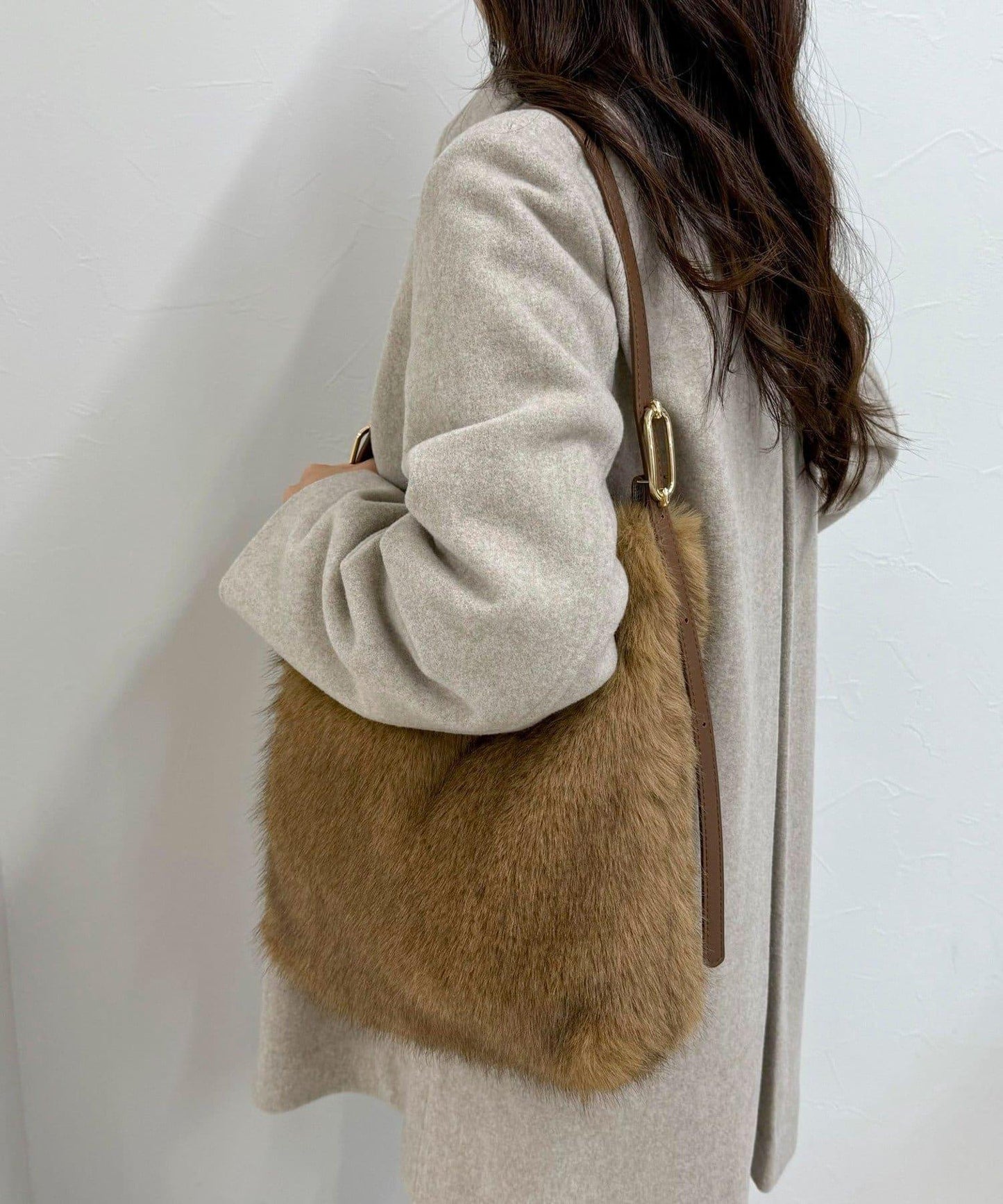 帶扣單手柄毛絨托特包