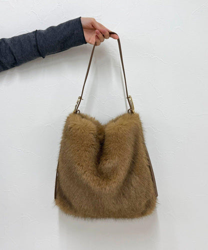 帶扣單手柄毛絨托特包