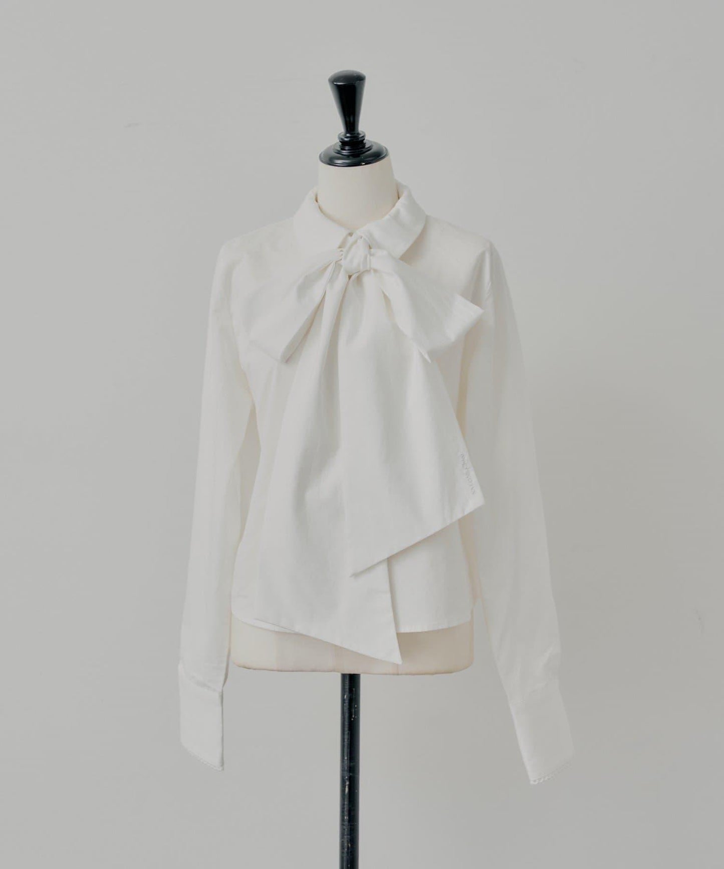 【SALON by Chico】帶蝴蝶結蕾絲設計襯衫