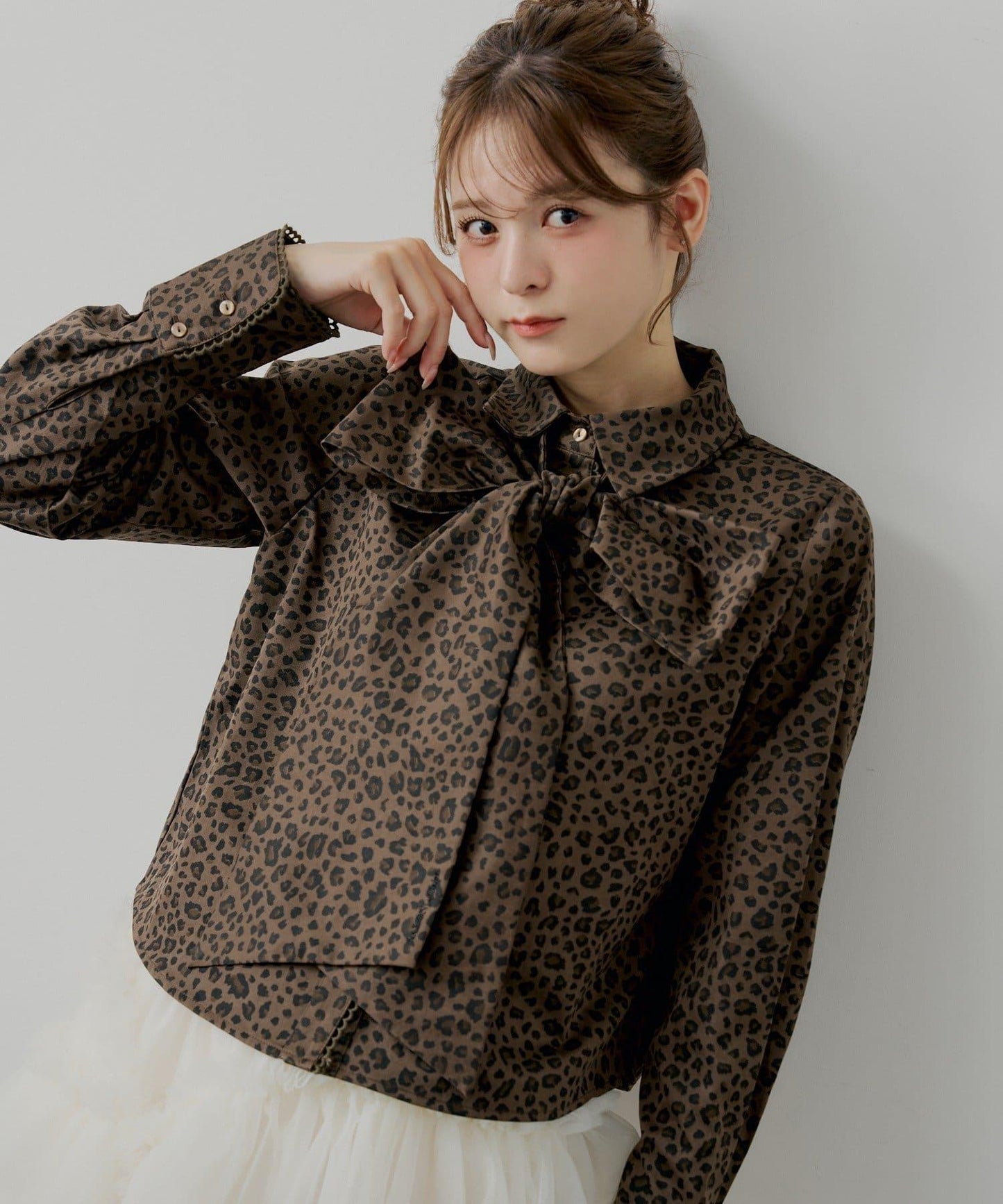 【SALON by Chico】帶蝴蝶結蕾絲設計襯衫