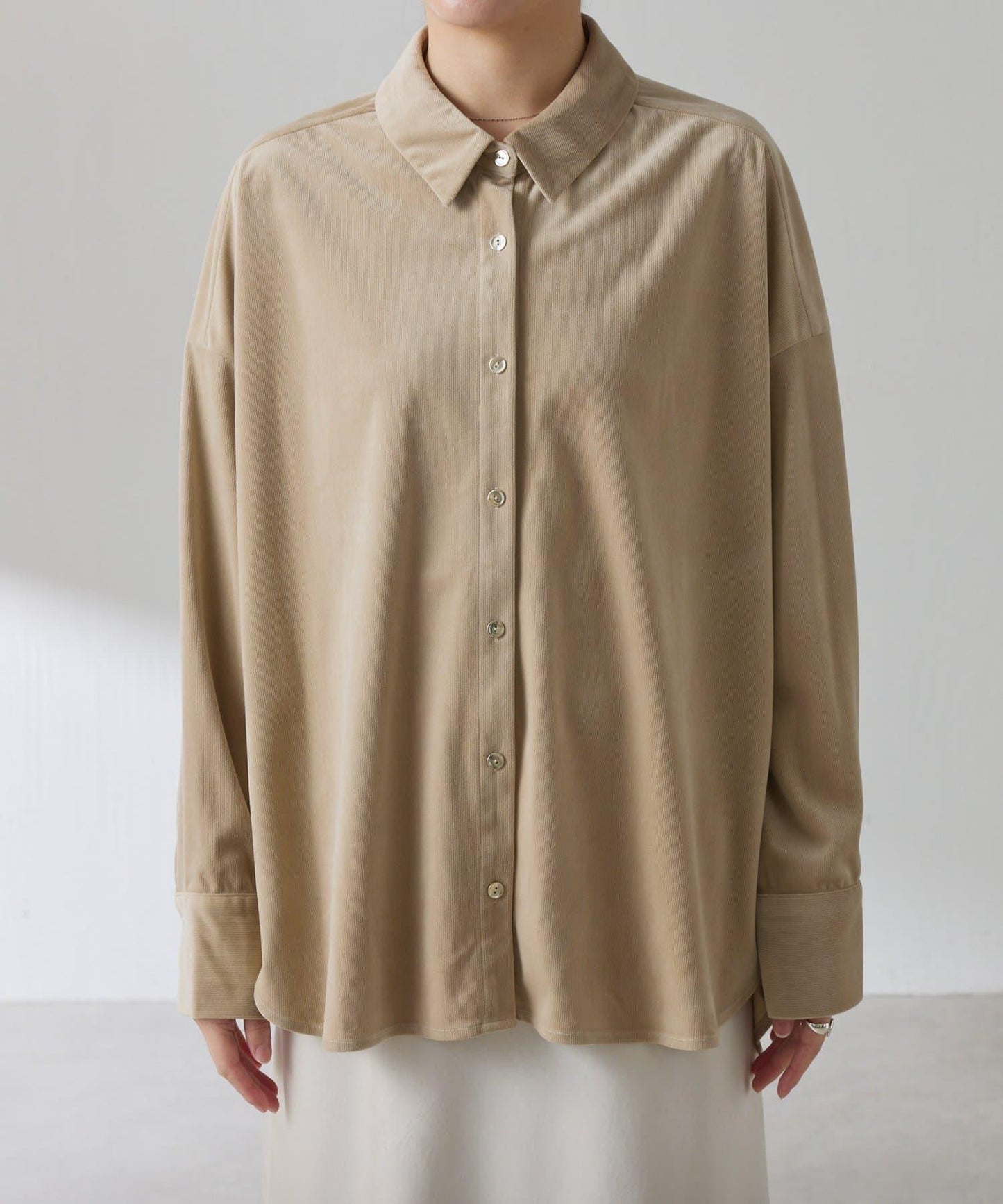 金屬紐扣燈芯絨襯衫