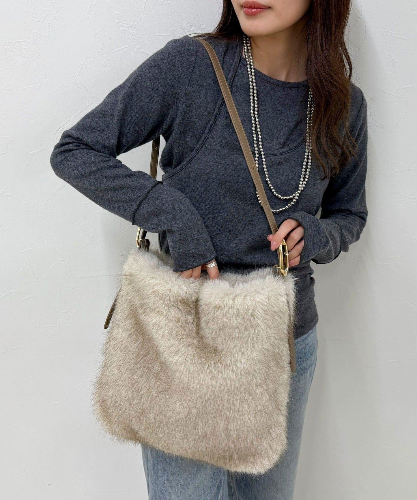 帶扣單手柄毛絨托特包