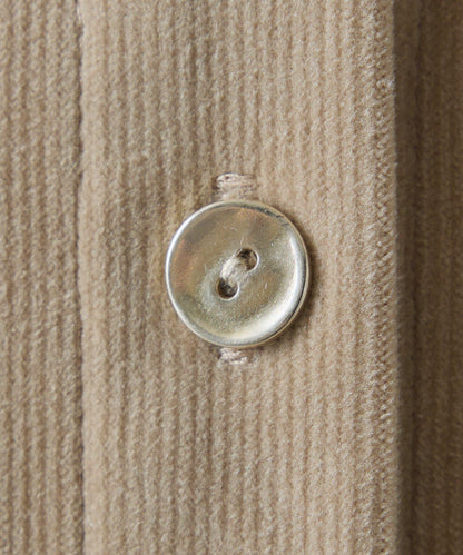 金屬紐扣燈芯絨襯衫