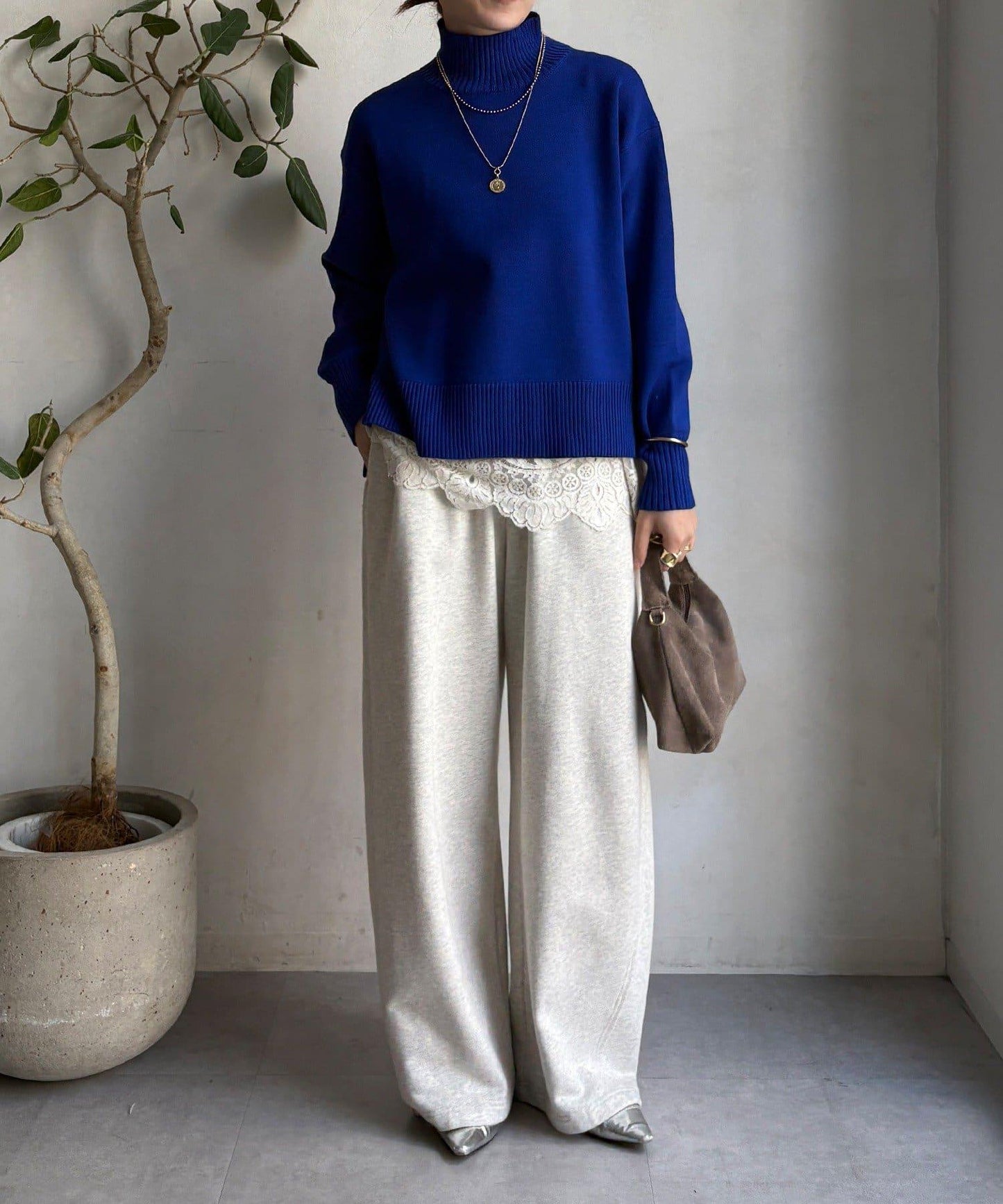 側開叉高領針織衫