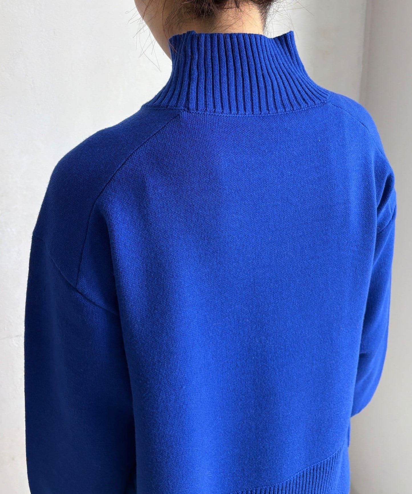 側開叉高領針織衫