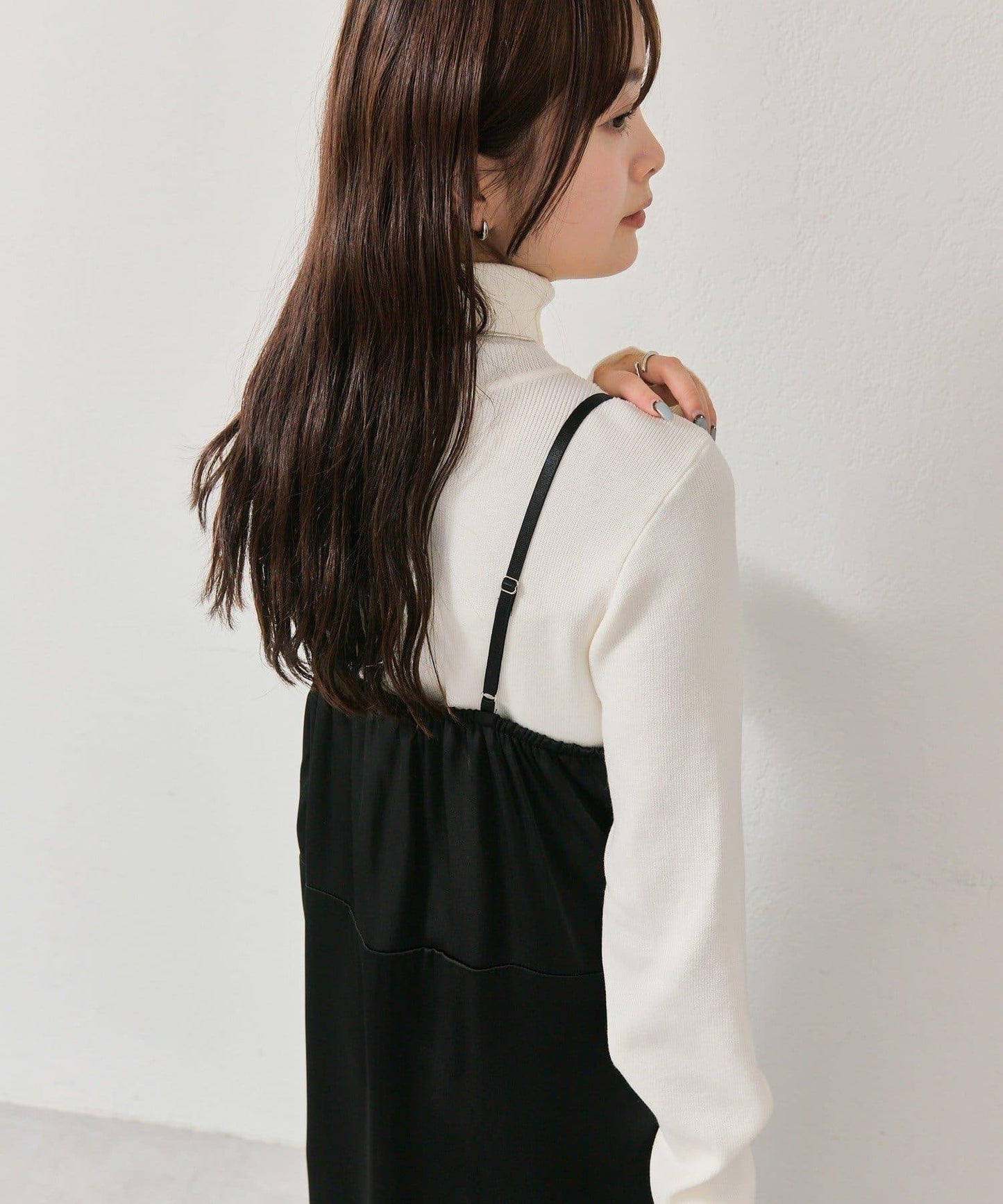 荷葉邊設計吊帶連衣裙