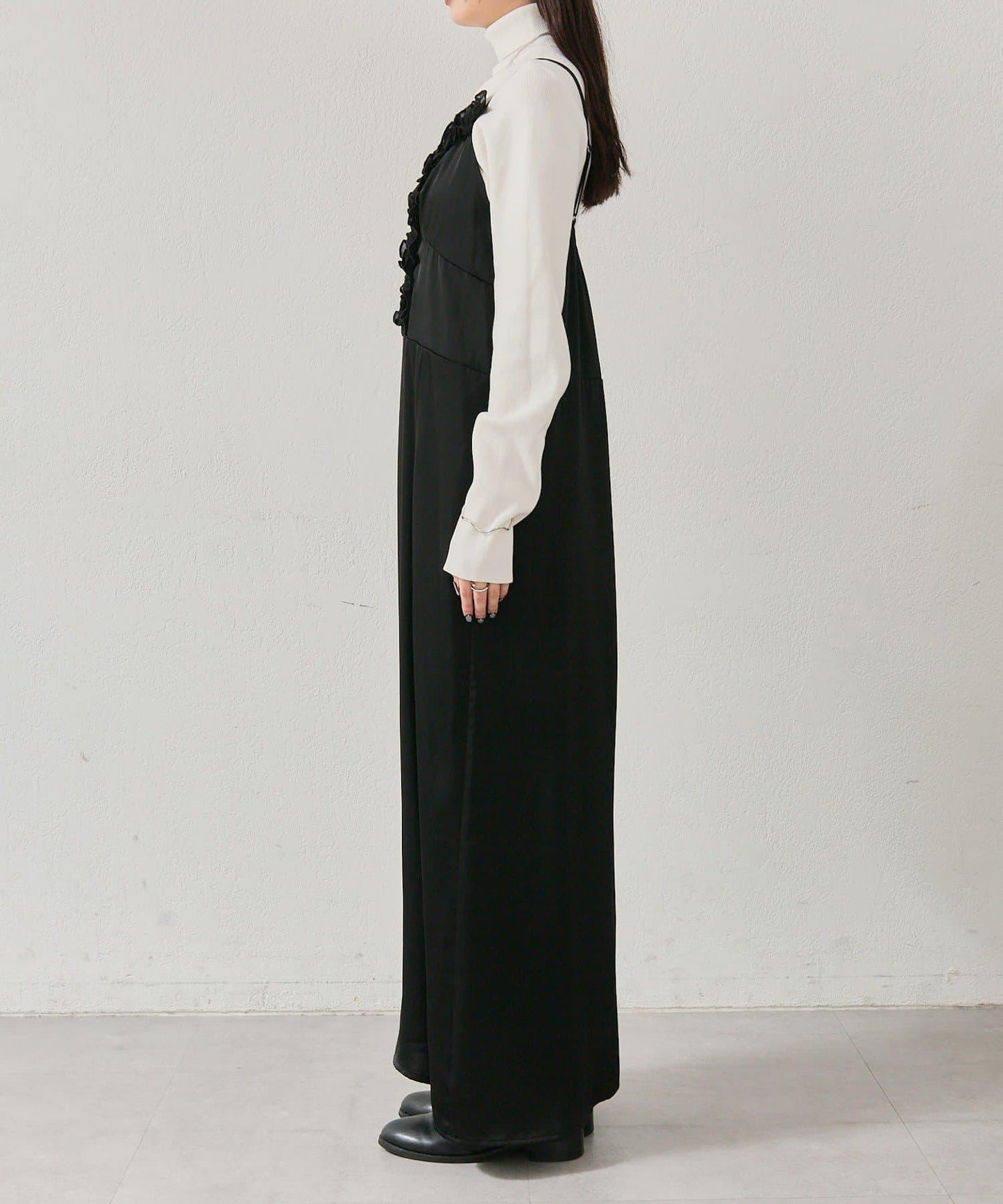 荷葉邊設計吊帶連衣裙