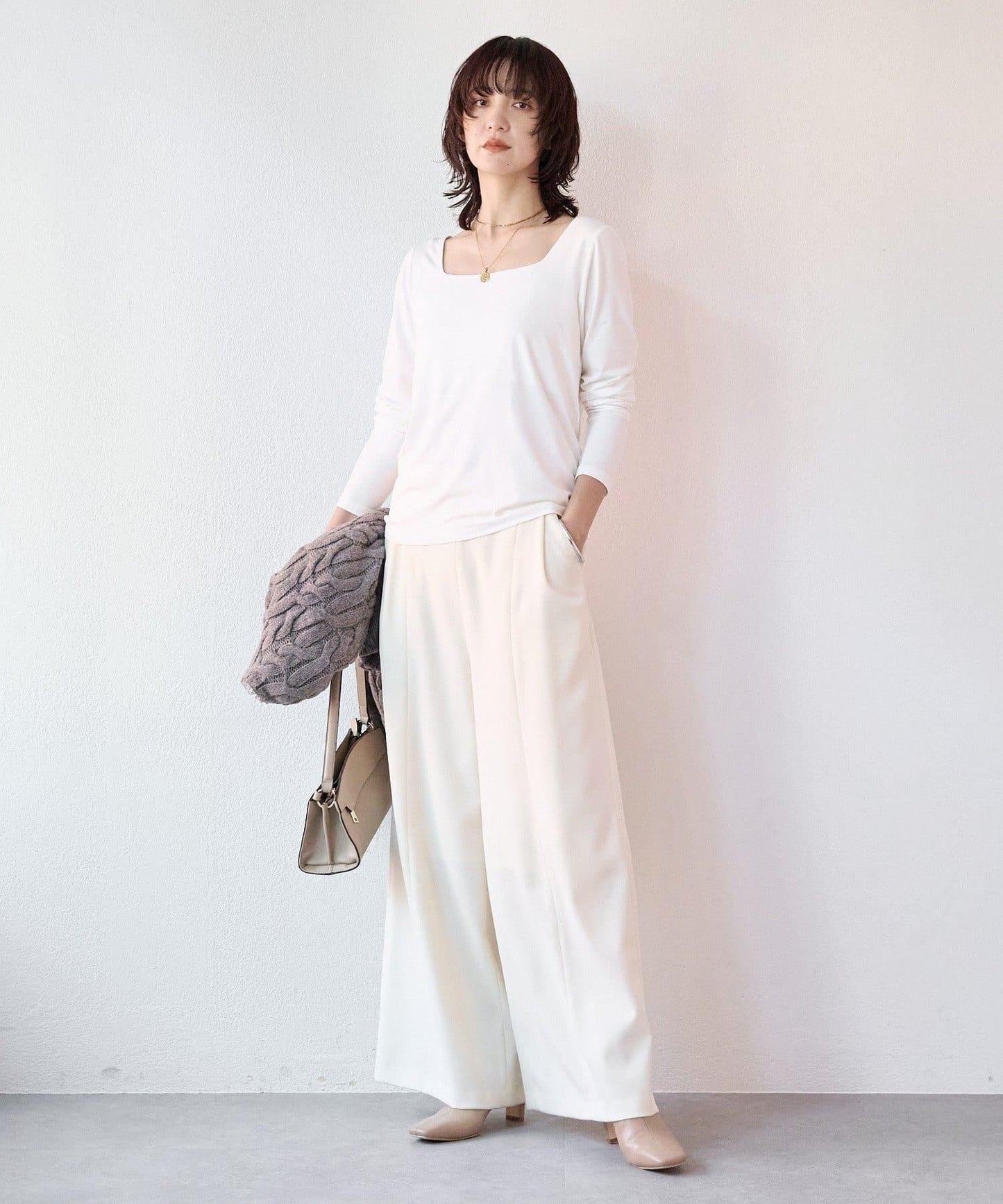 【也適合作為針織衫內搭】方領T恤