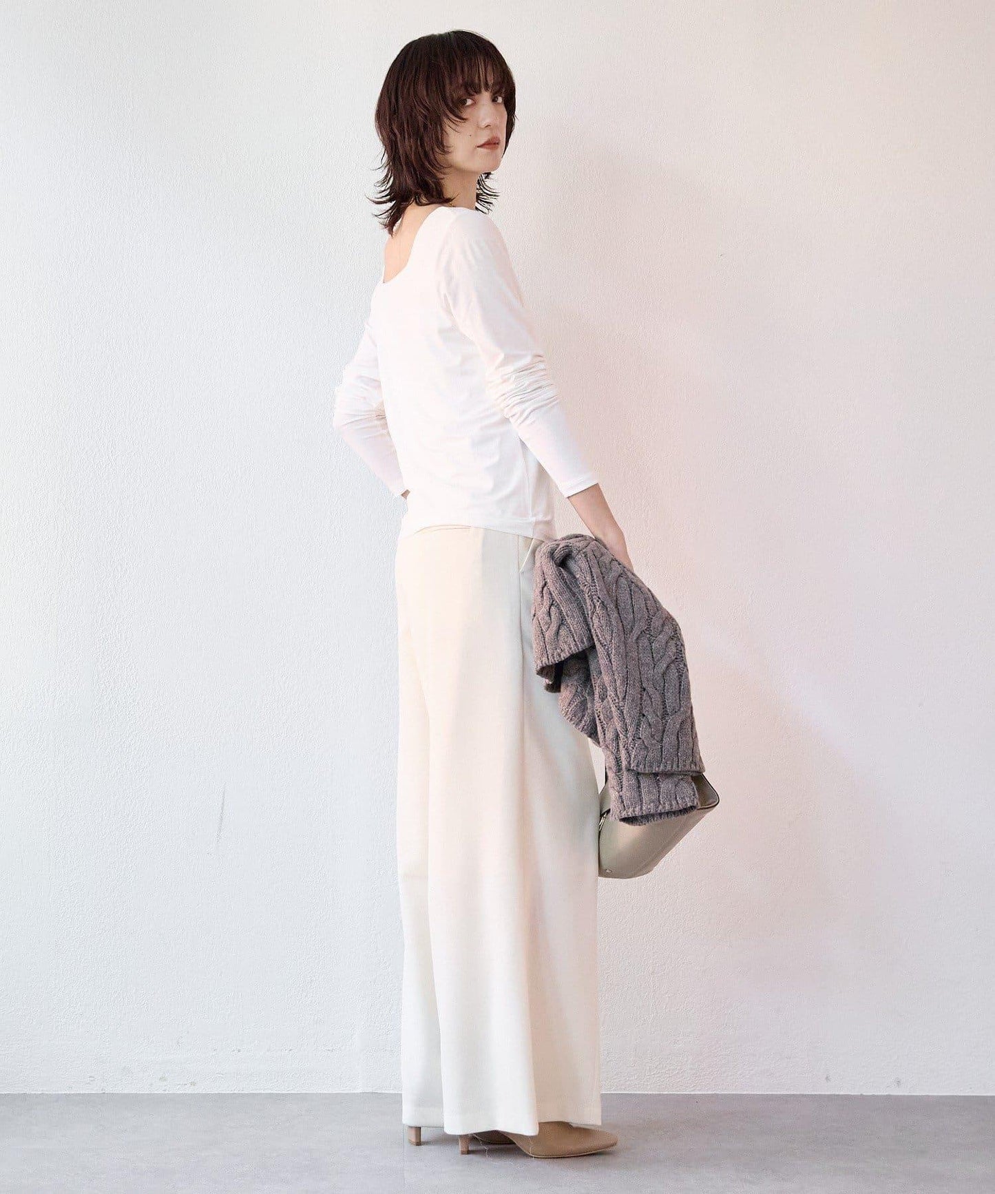 【也適合作為針織衫內搭】方領T恤