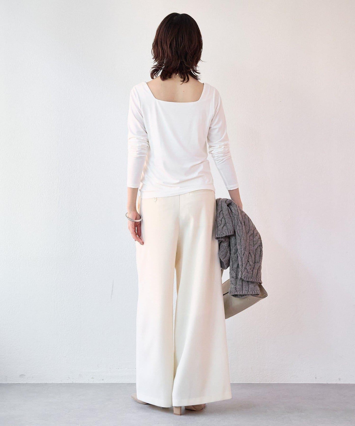 【也適合作為針織衫內搭】方領T恤