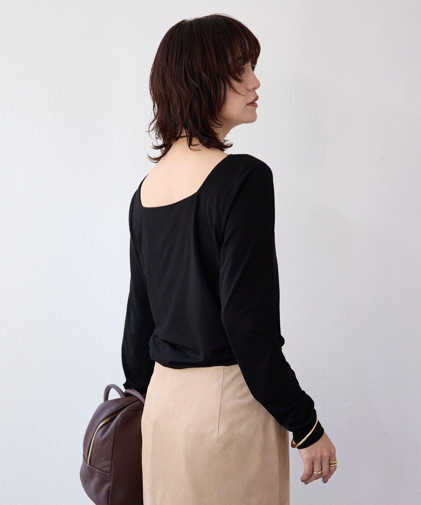 【也適合作為針織衫內搭】方領T恤