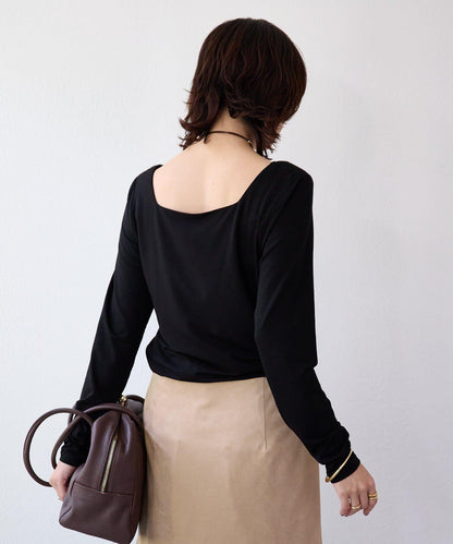 【也適合作為針織衫內搭】方領T恤