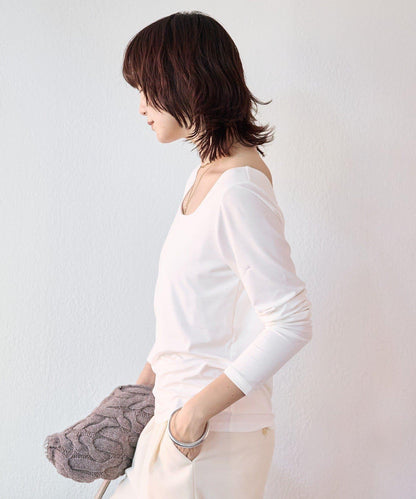 【也適合作為針織衫內搭】方領T恤