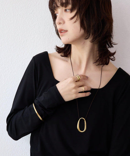 【也適合作為針織衫內搭】方領T恤