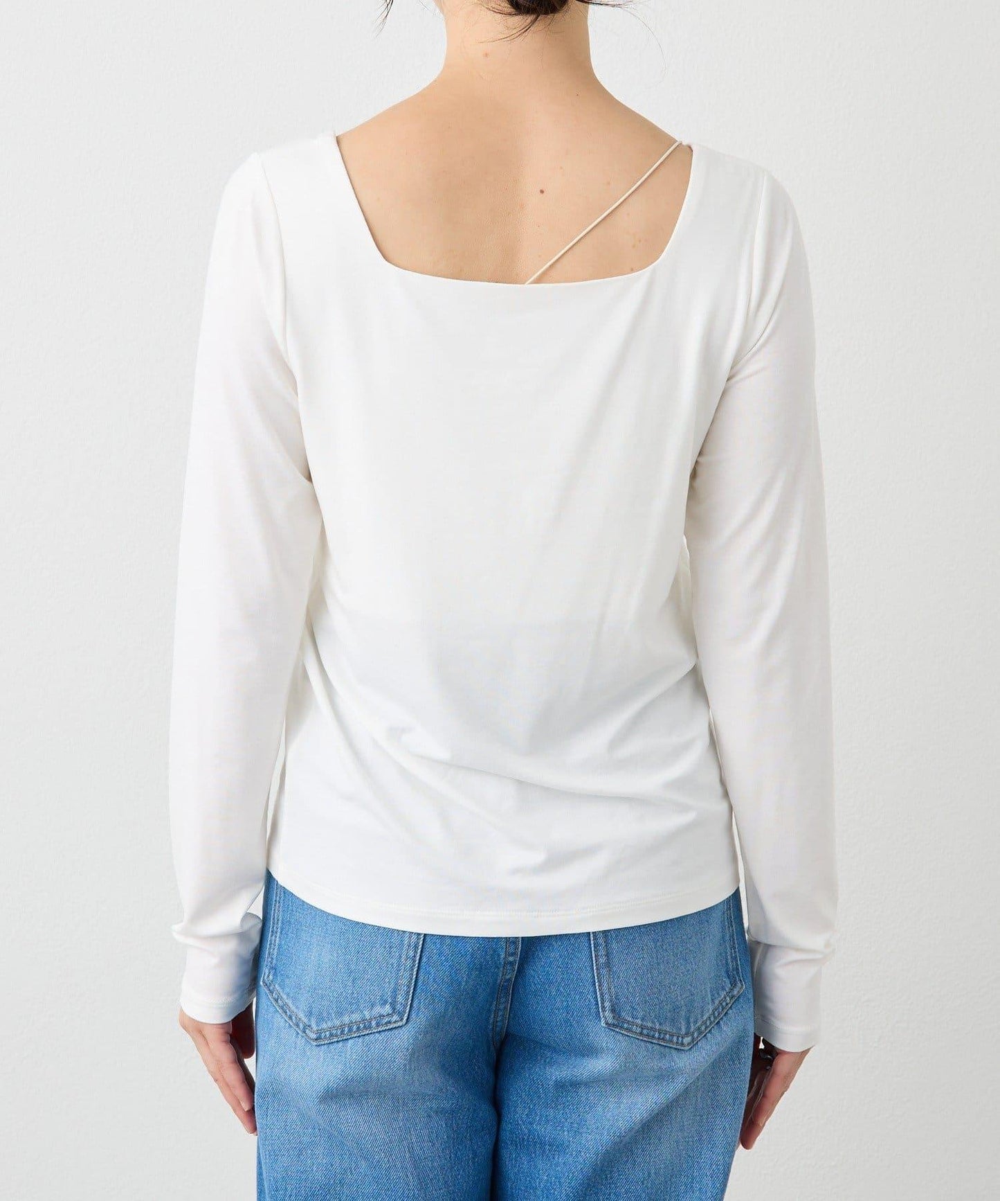 【也適合作為針織衫內搭】方領T恤