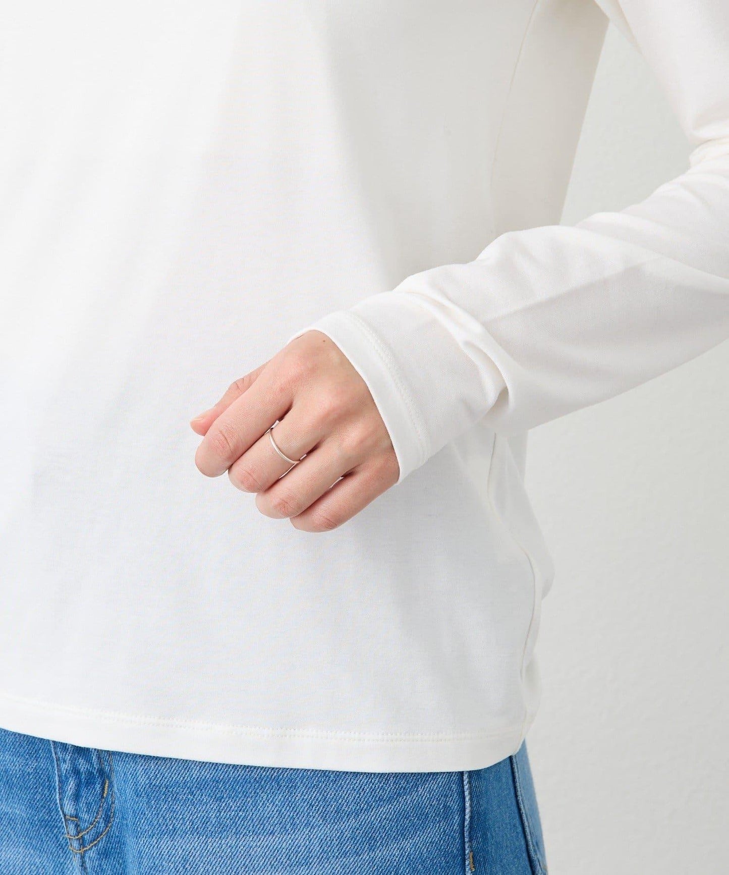 【也適合作為針織衫內搭】方領T恤