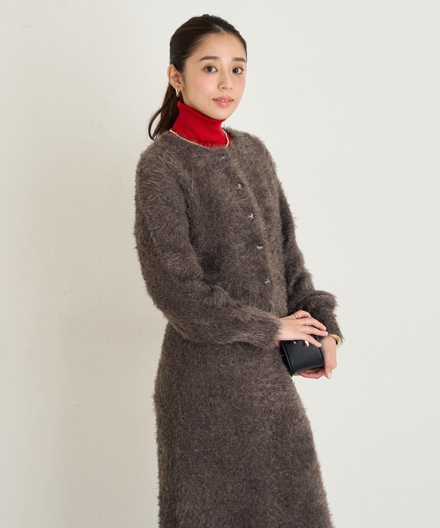 大人女性風格軟質長毛清透紐扣開衫