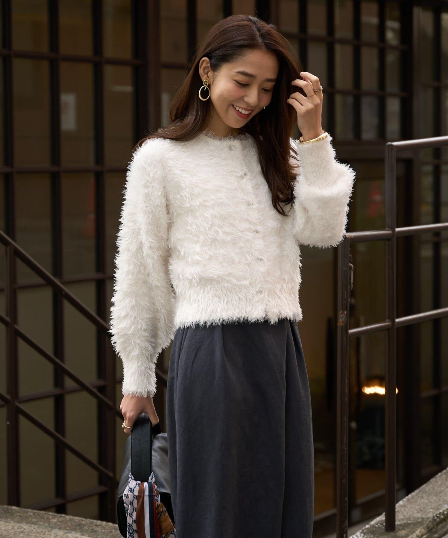 大人女性風格軟質長毛清透紐扣開衫