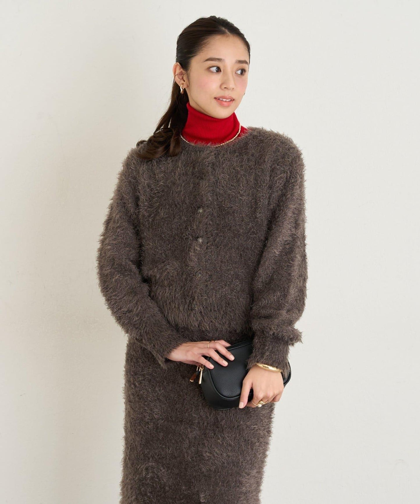 大人女性風格軟質長毛清透紐扣開衫