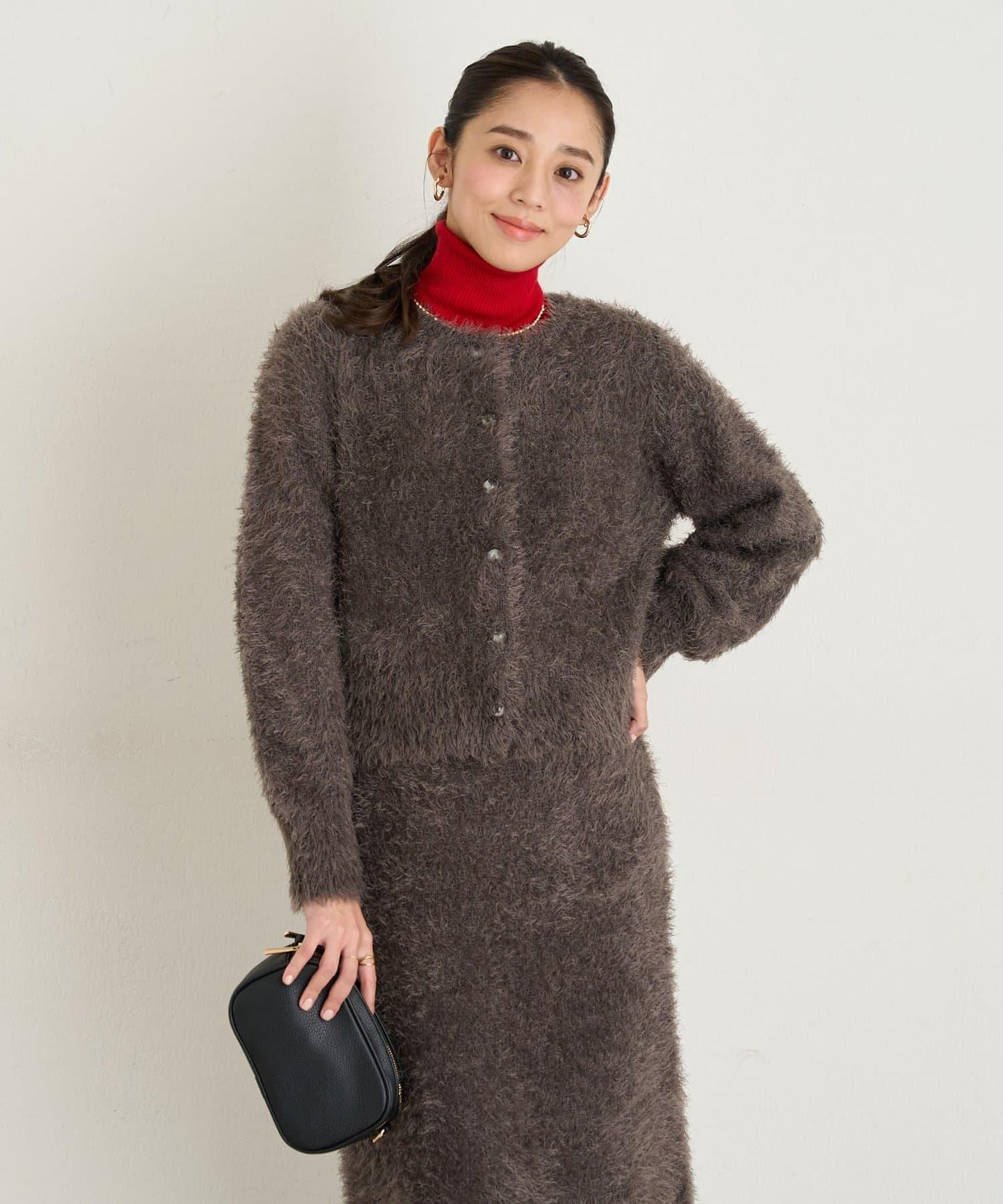 大人女性風格軟質長毛清透紐扣開衫