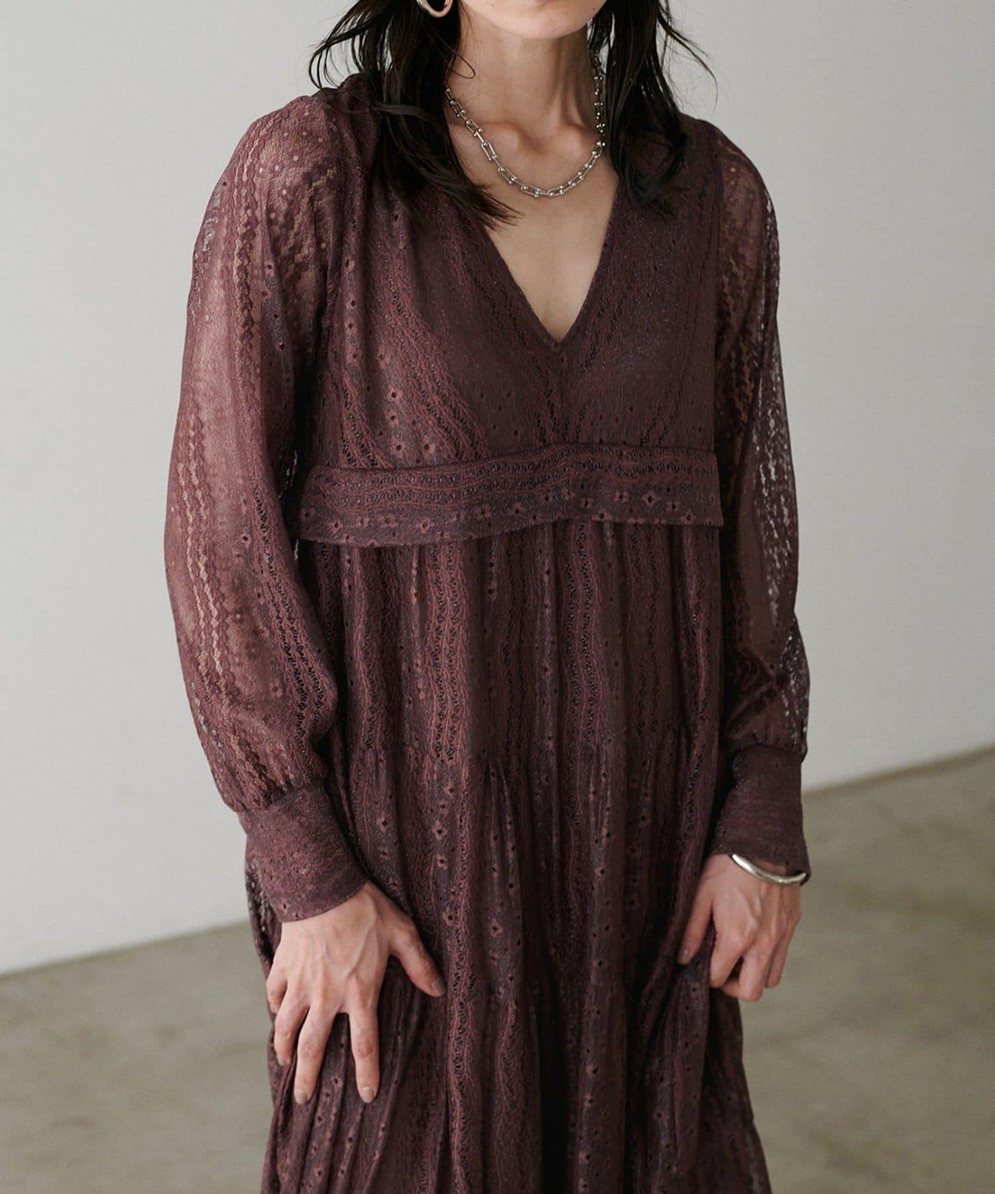 【LARUTA】蕾絲拼接長款連衣裙