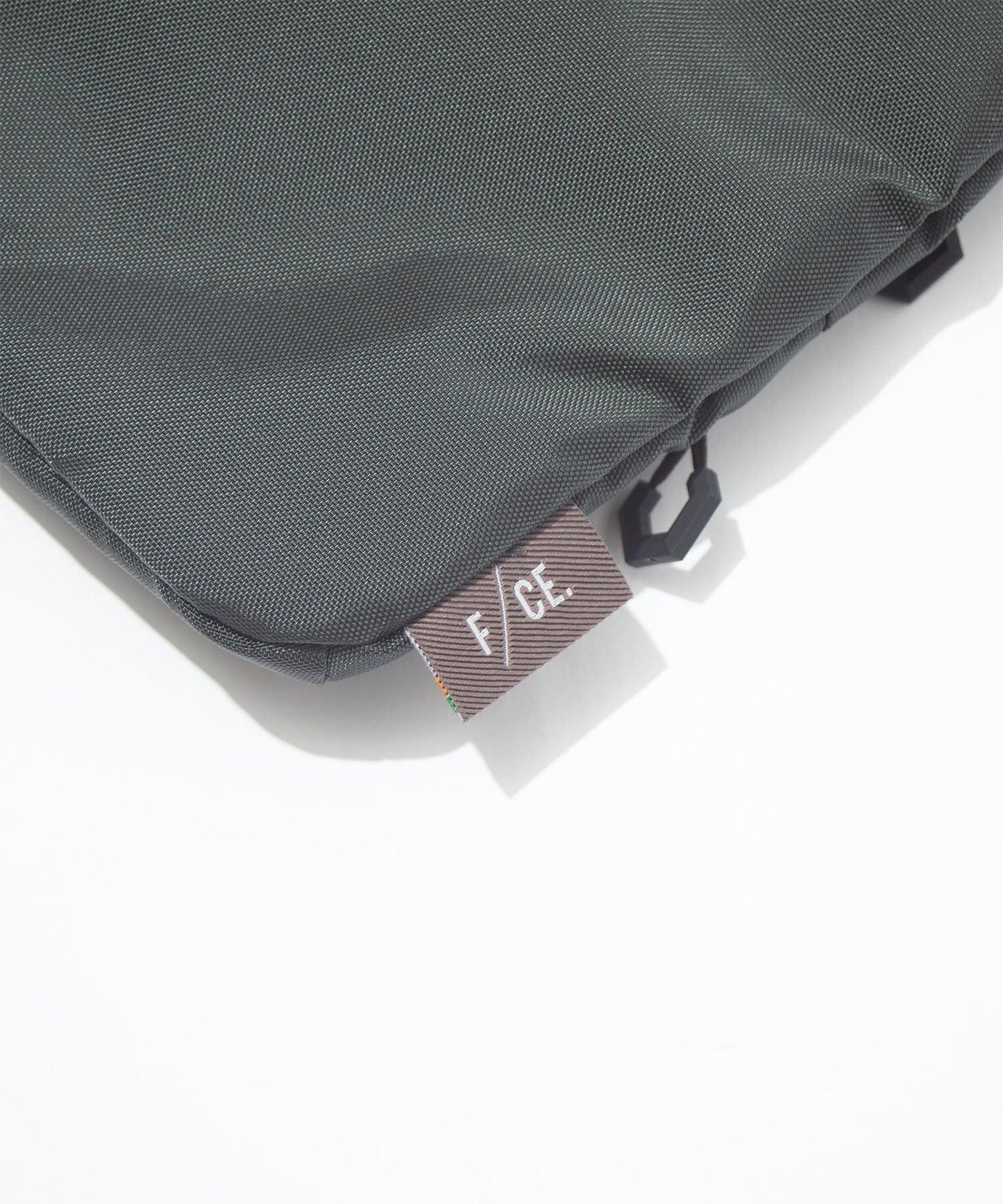 F/CE. 420 re/cor 輕便斜挎包